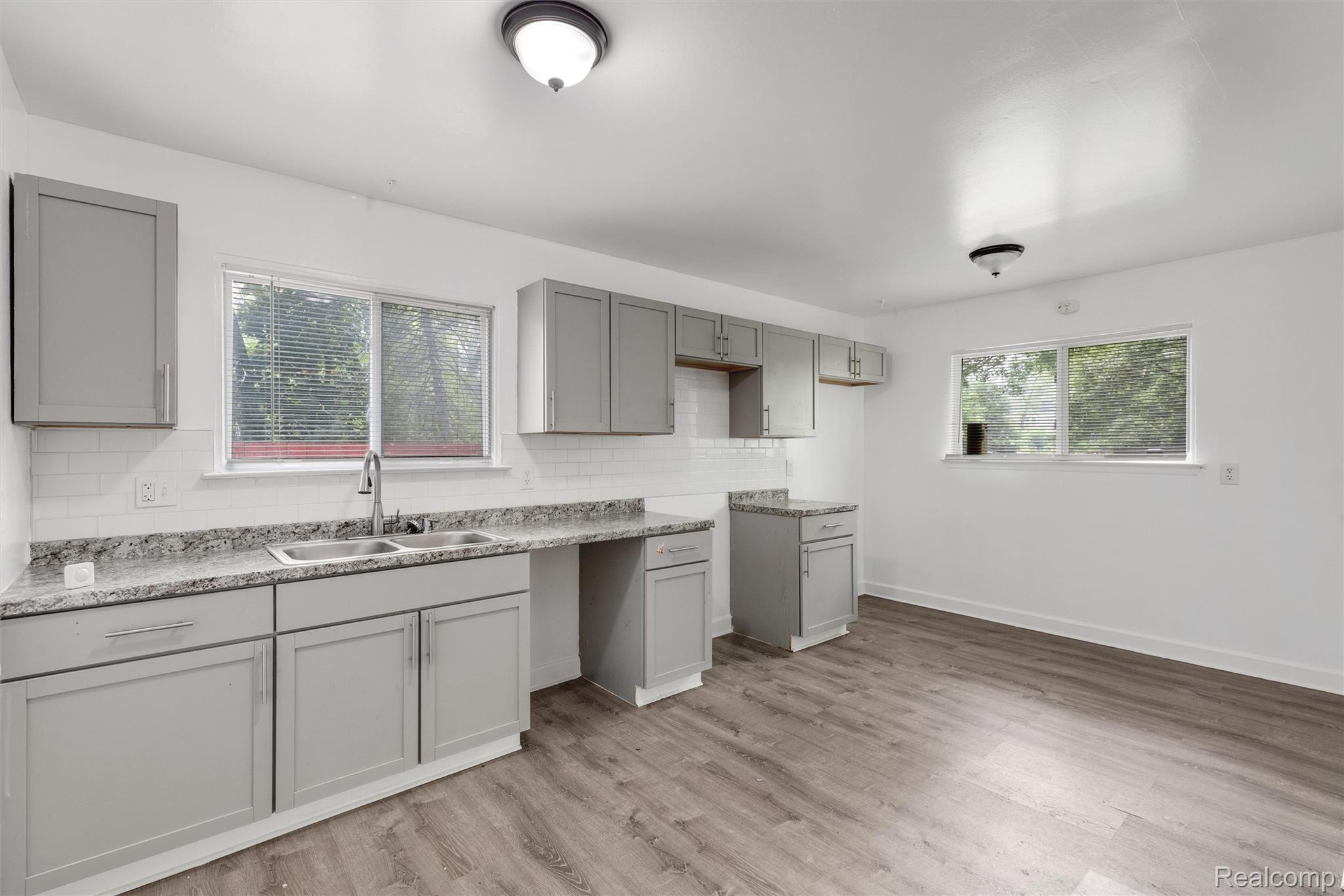 15824 Dacosta Street Property Photo 6