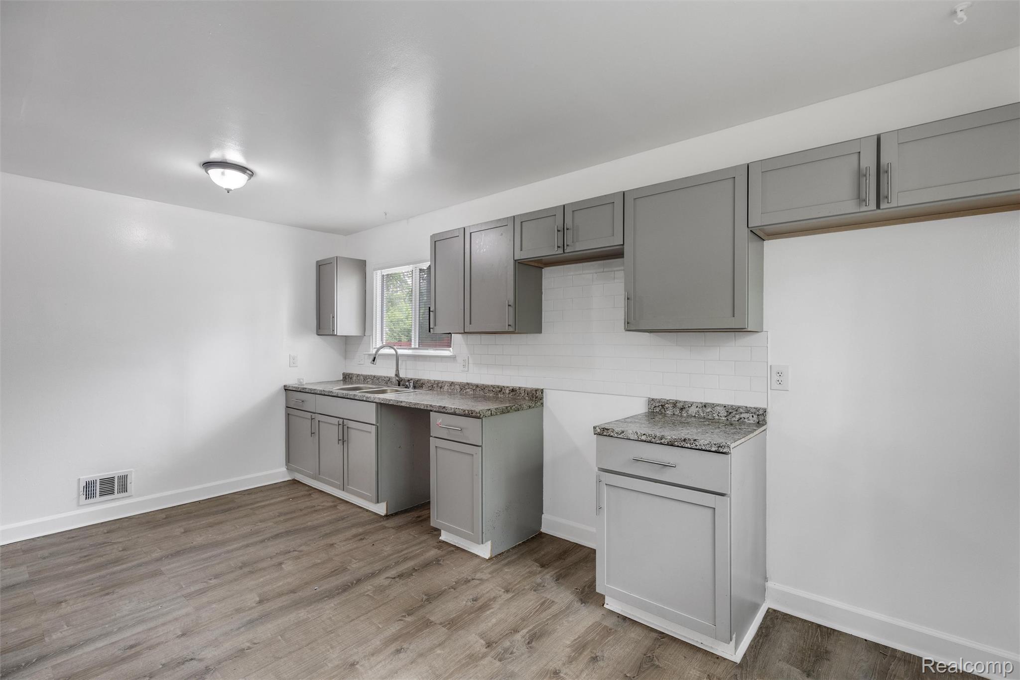 15824 Dacosta Street Property Photo 7