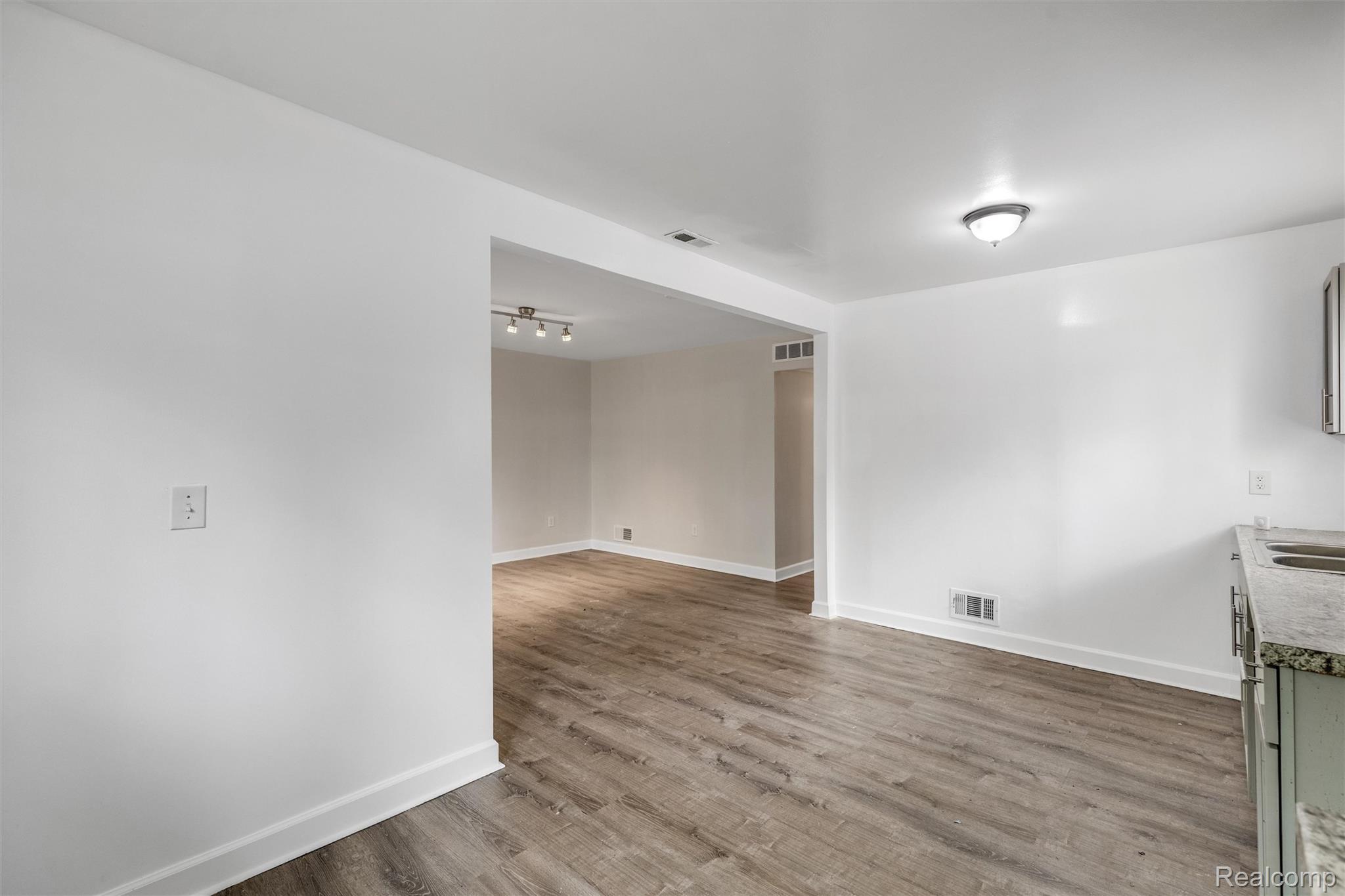 15824 Dacosta Street Property Photo 8