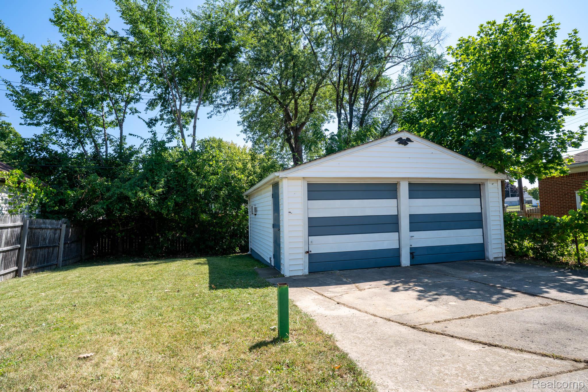 17157 Matthews Street Property Photo 23