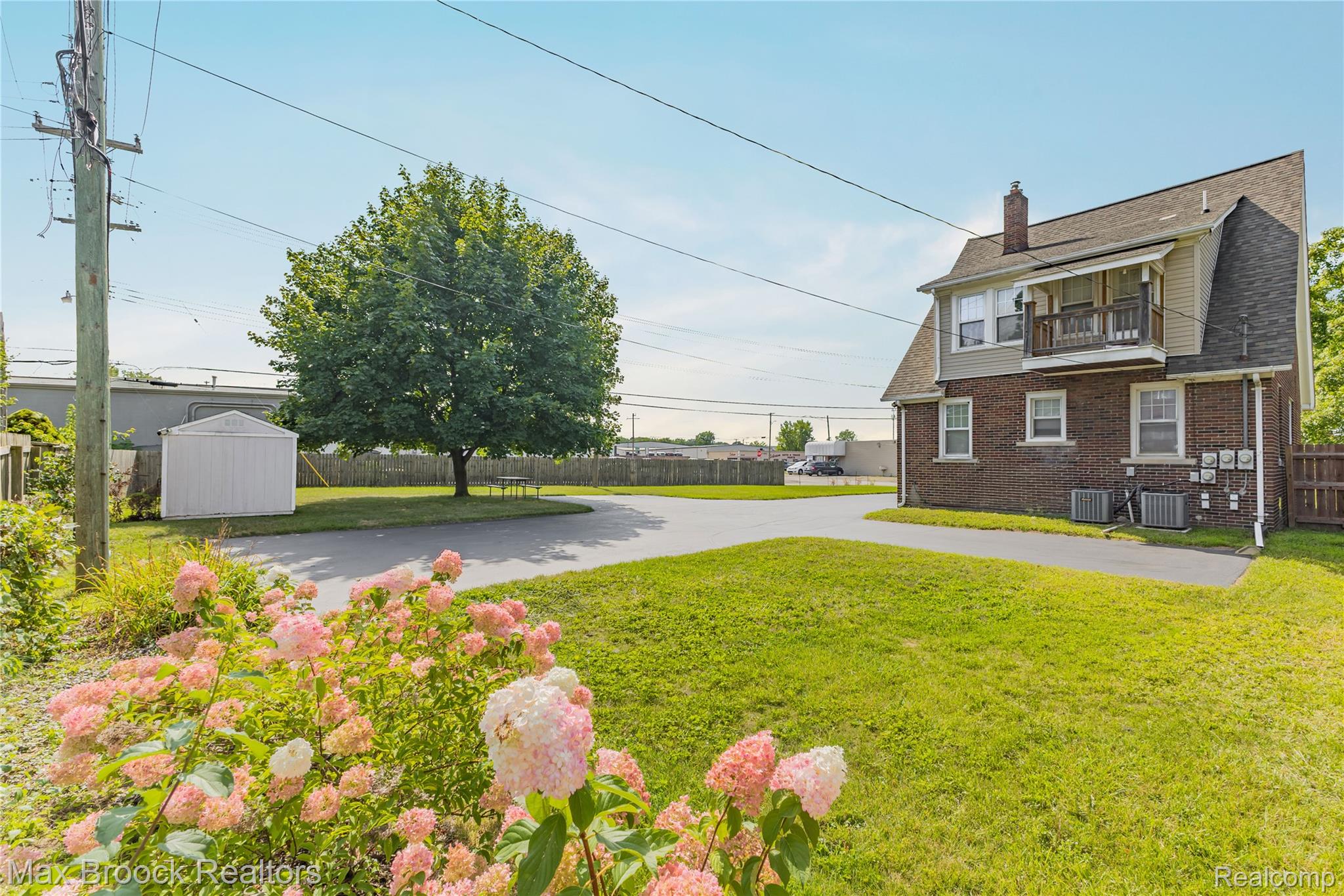 2222 Montroyal Avenue Property Photo 2