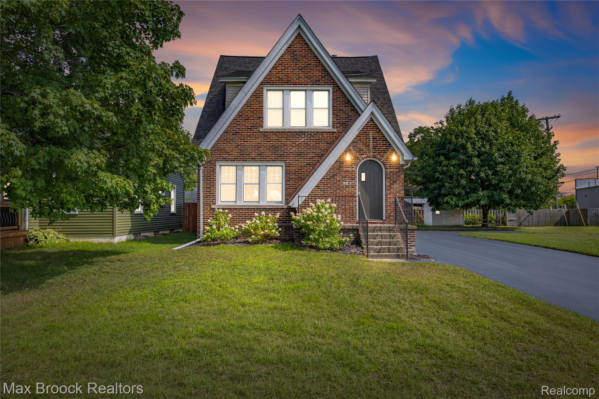 2222 Montroyal Avenue Property Photo 7