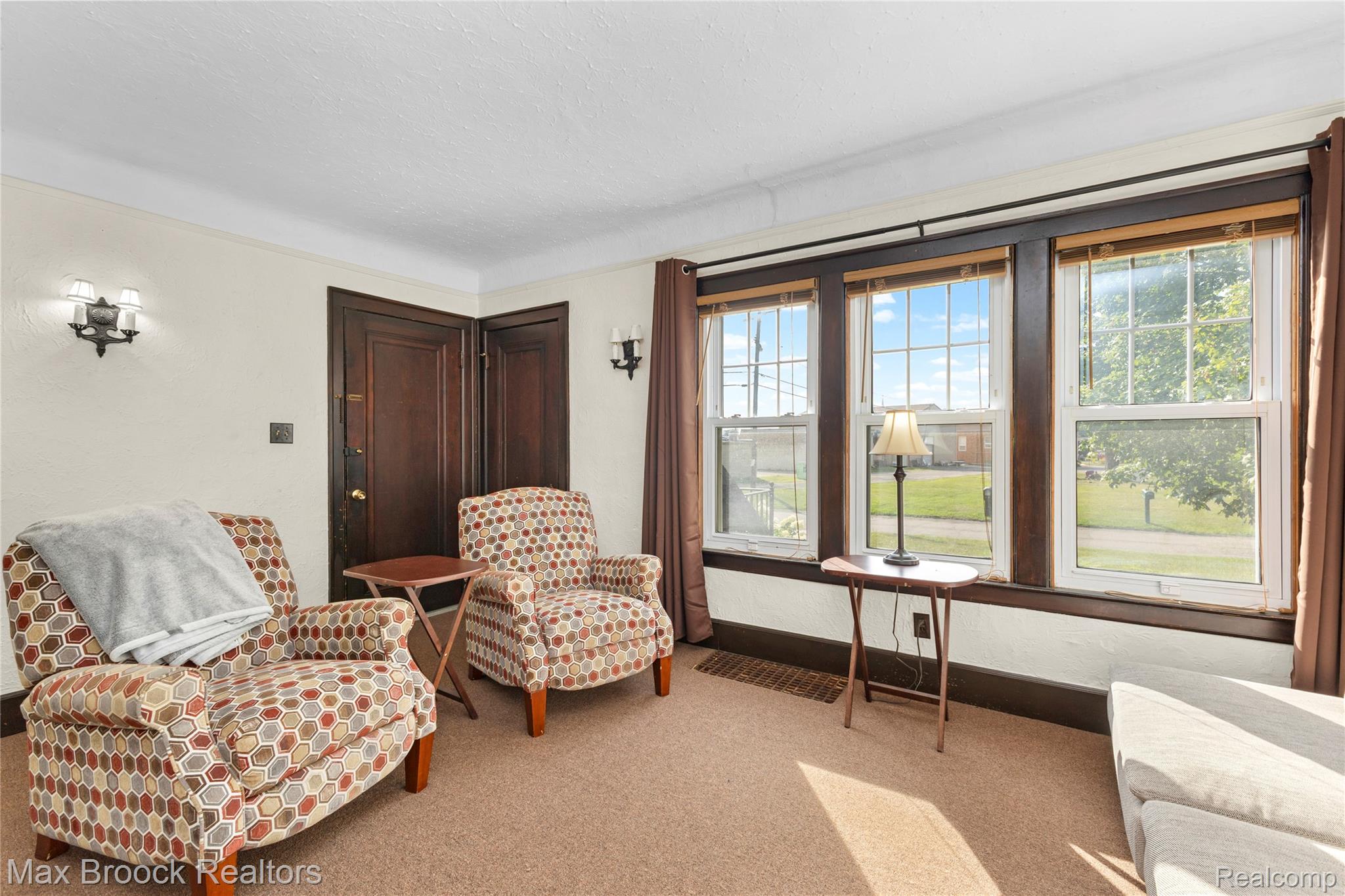 2222 Montroyal Avenue Property Photo 8