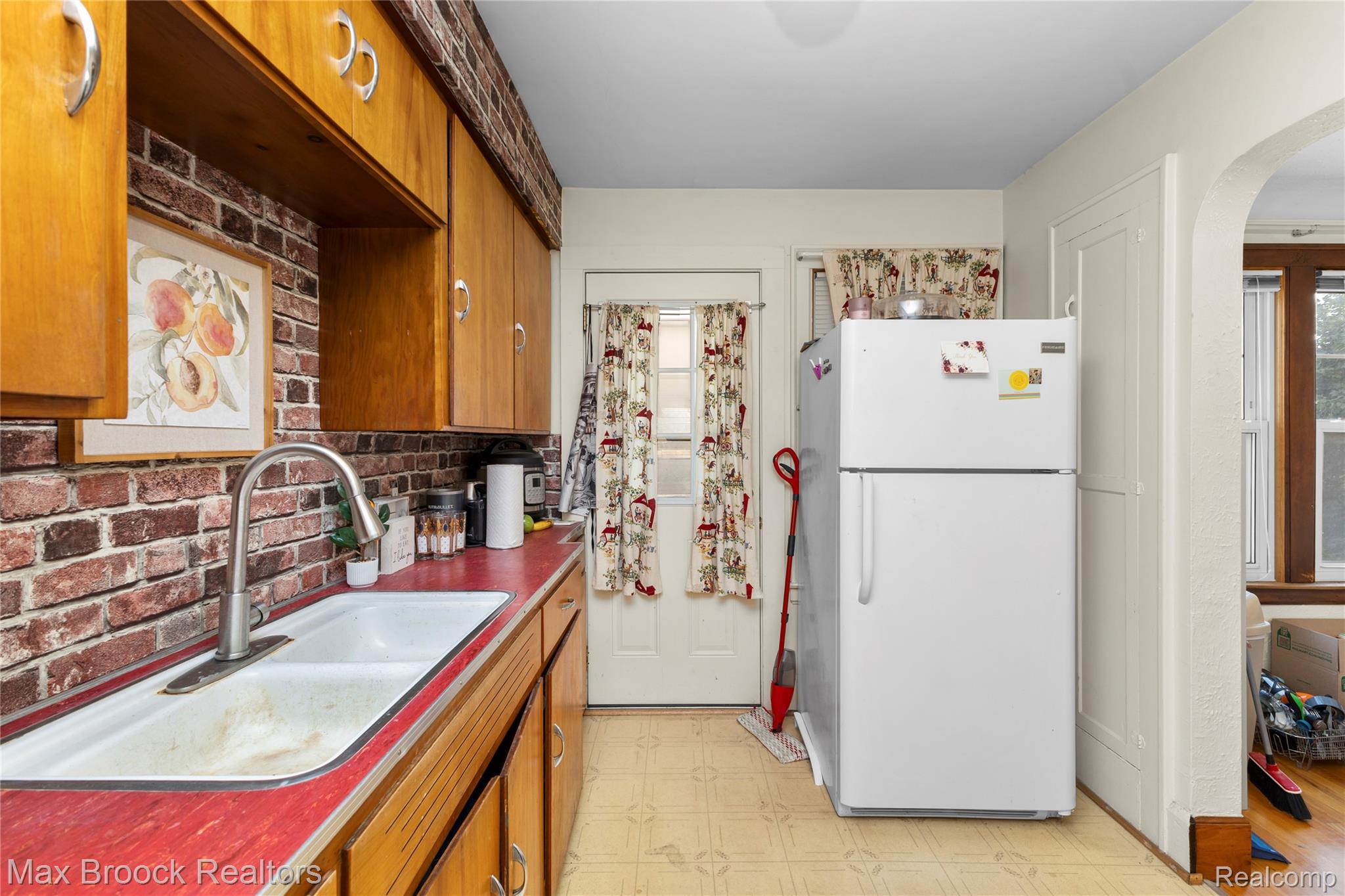 2222 Montroyal Avenue Property Photo 22