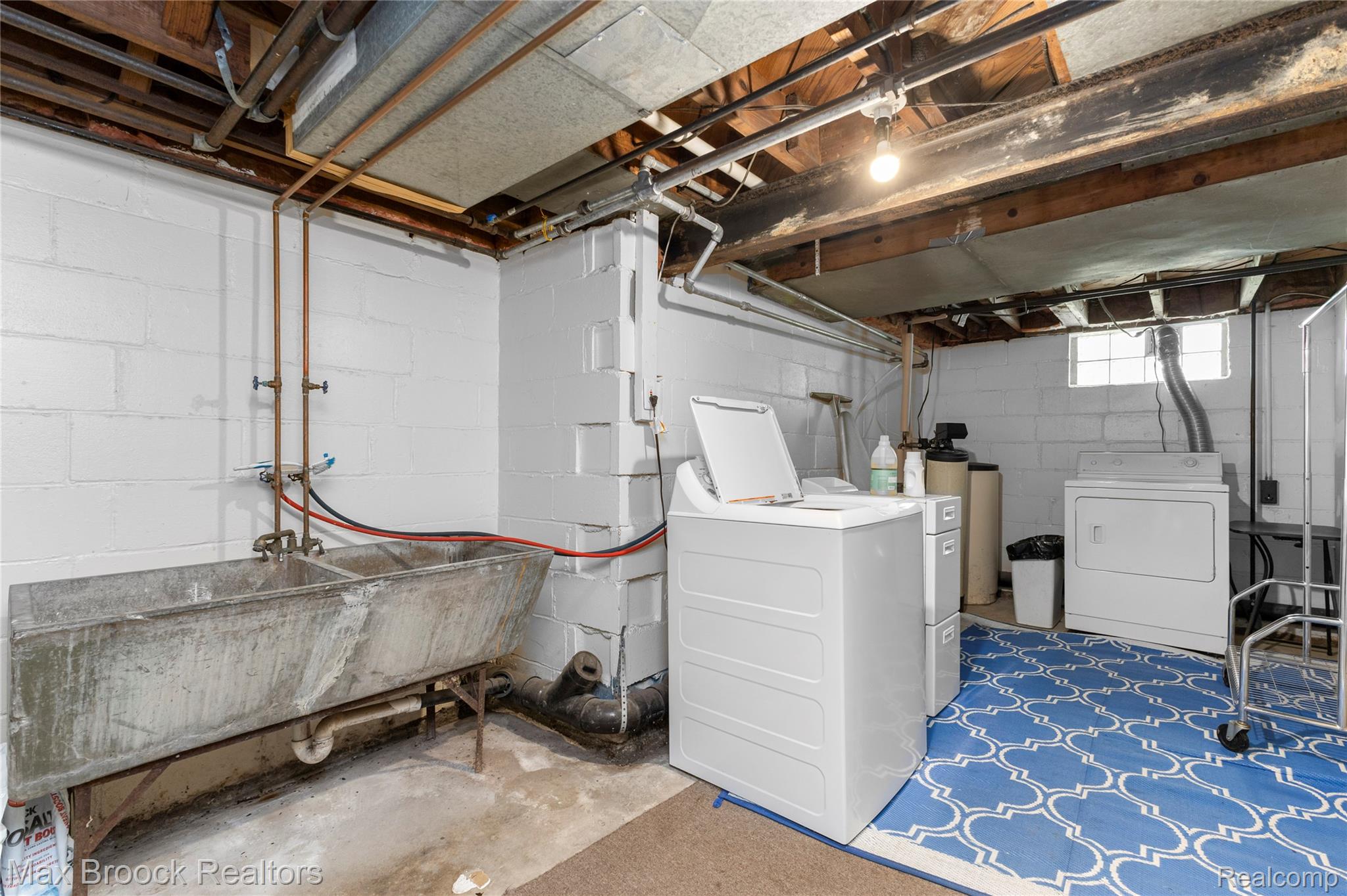 2222 Montroyal Avenue Property Photo 28