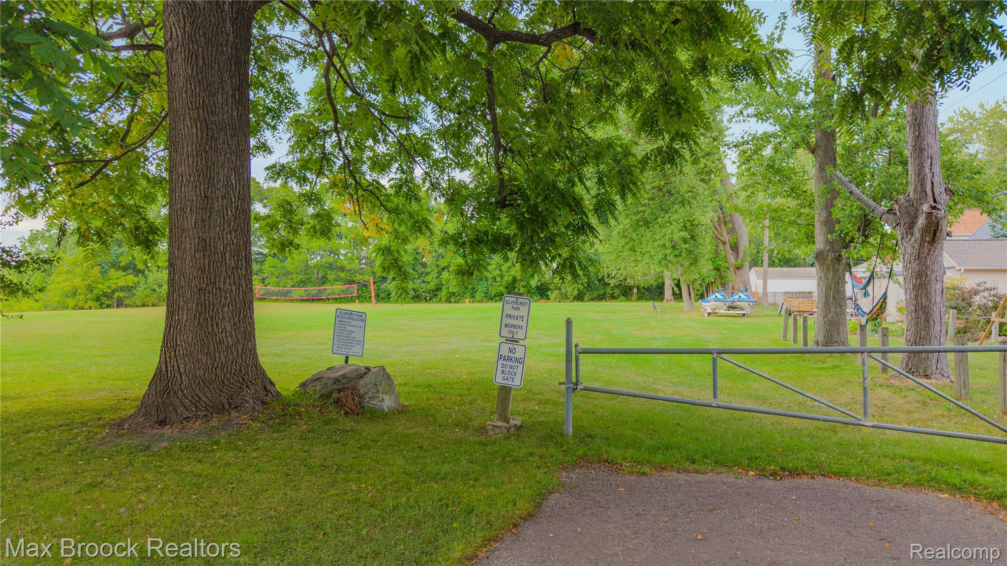 2222 Montroyal Avenue Property Photo 34