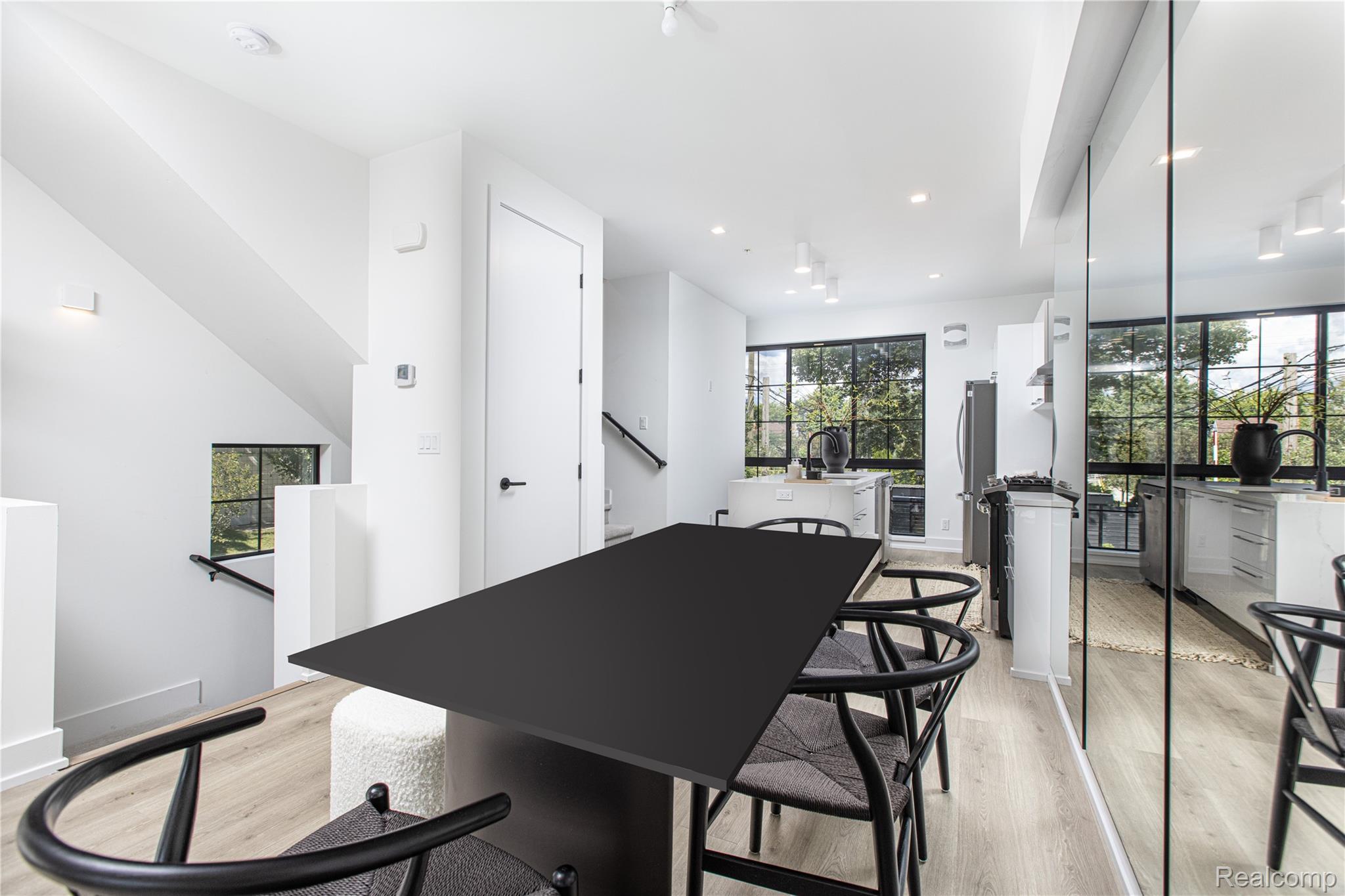 533 E Harrison Avenue 36 Property Photo 9
