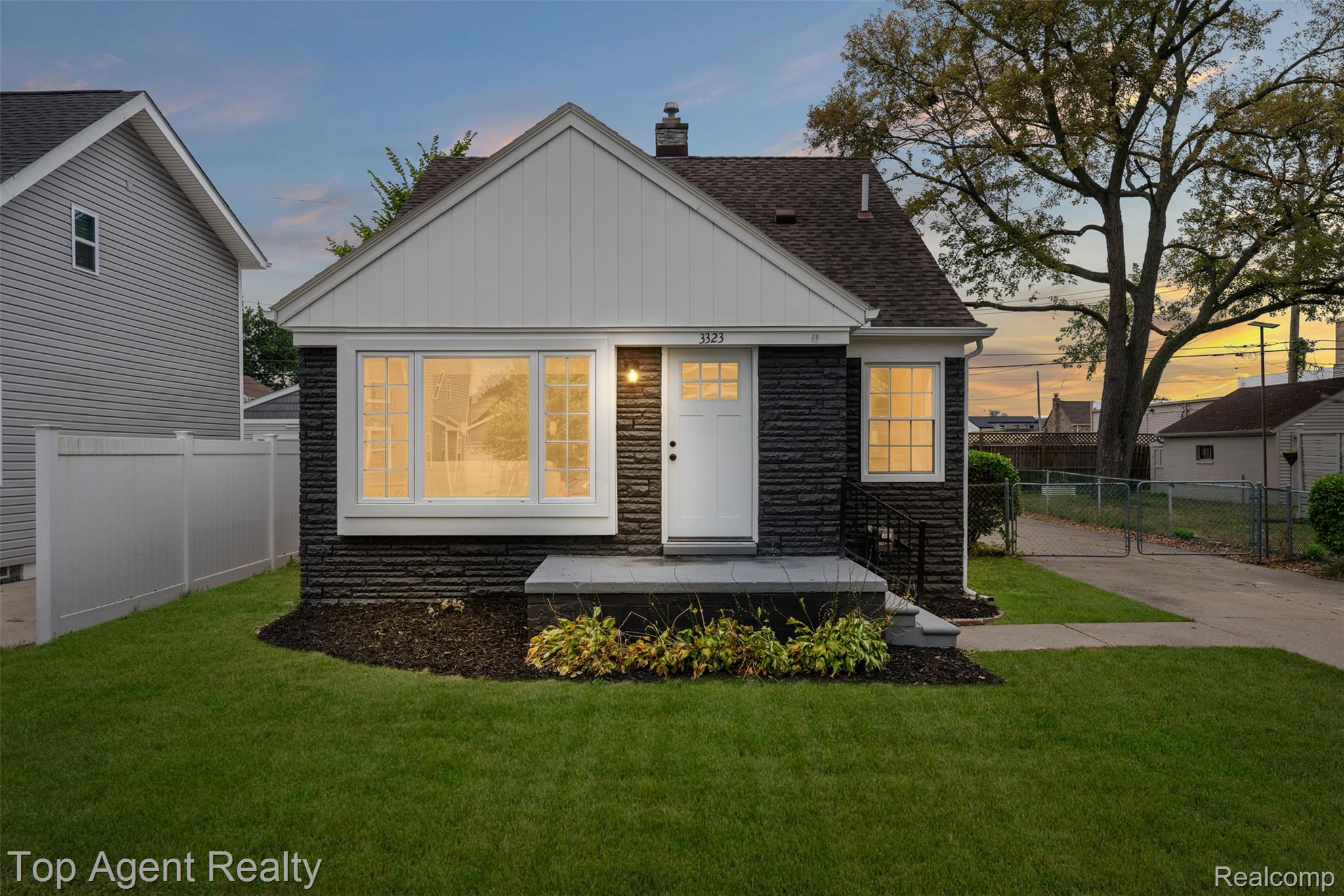 3323 Gardner Avenue Property Photo 1