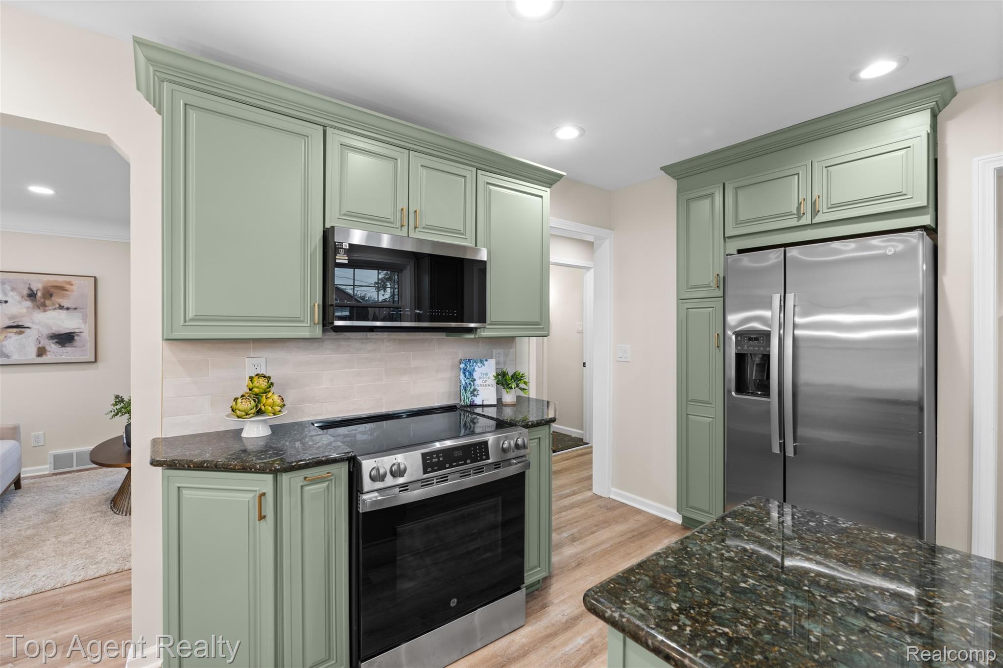 3323 Gardner Avenue Property Photo 4