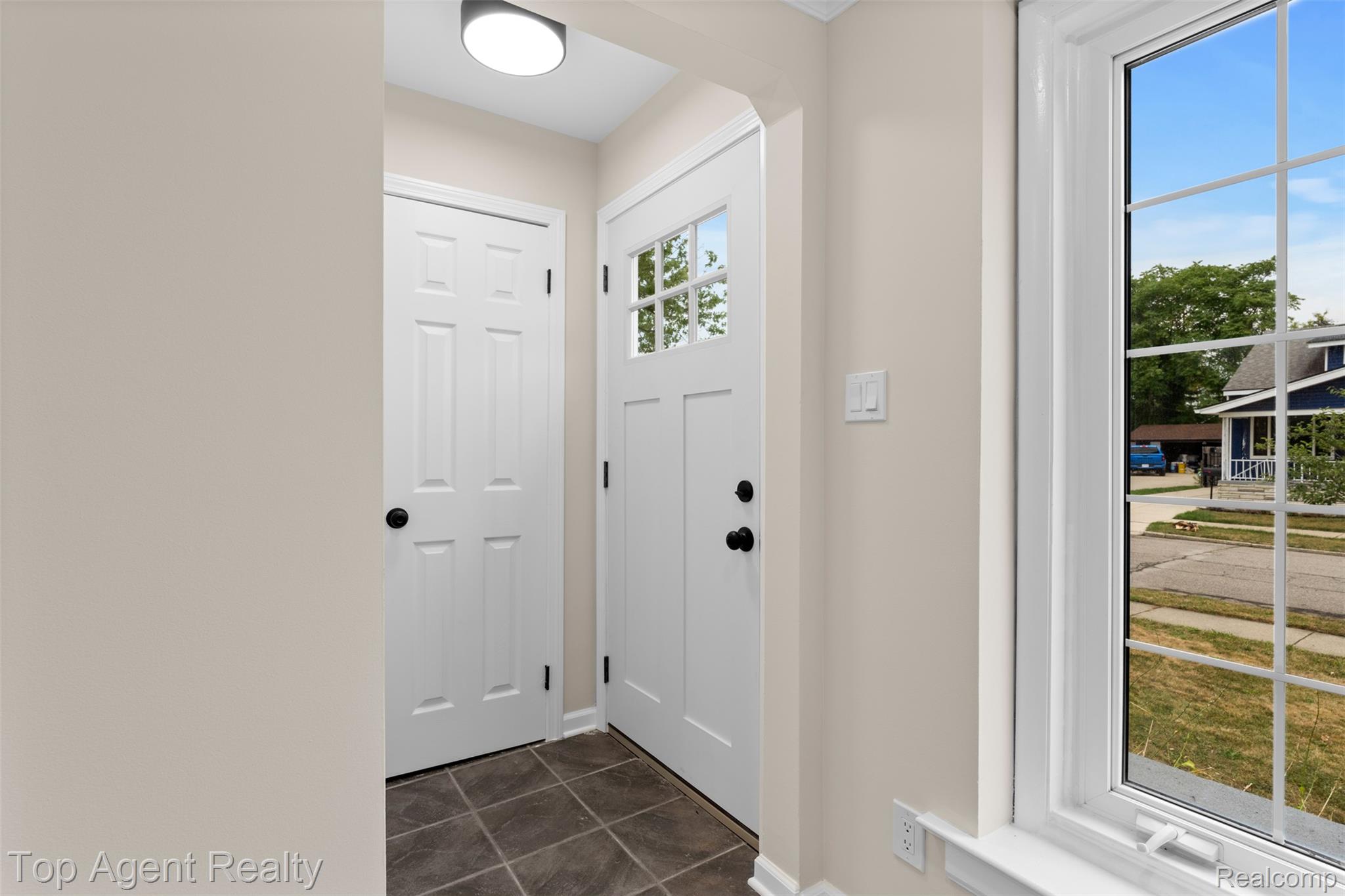3323 Gardner Avenue Property Photo 9