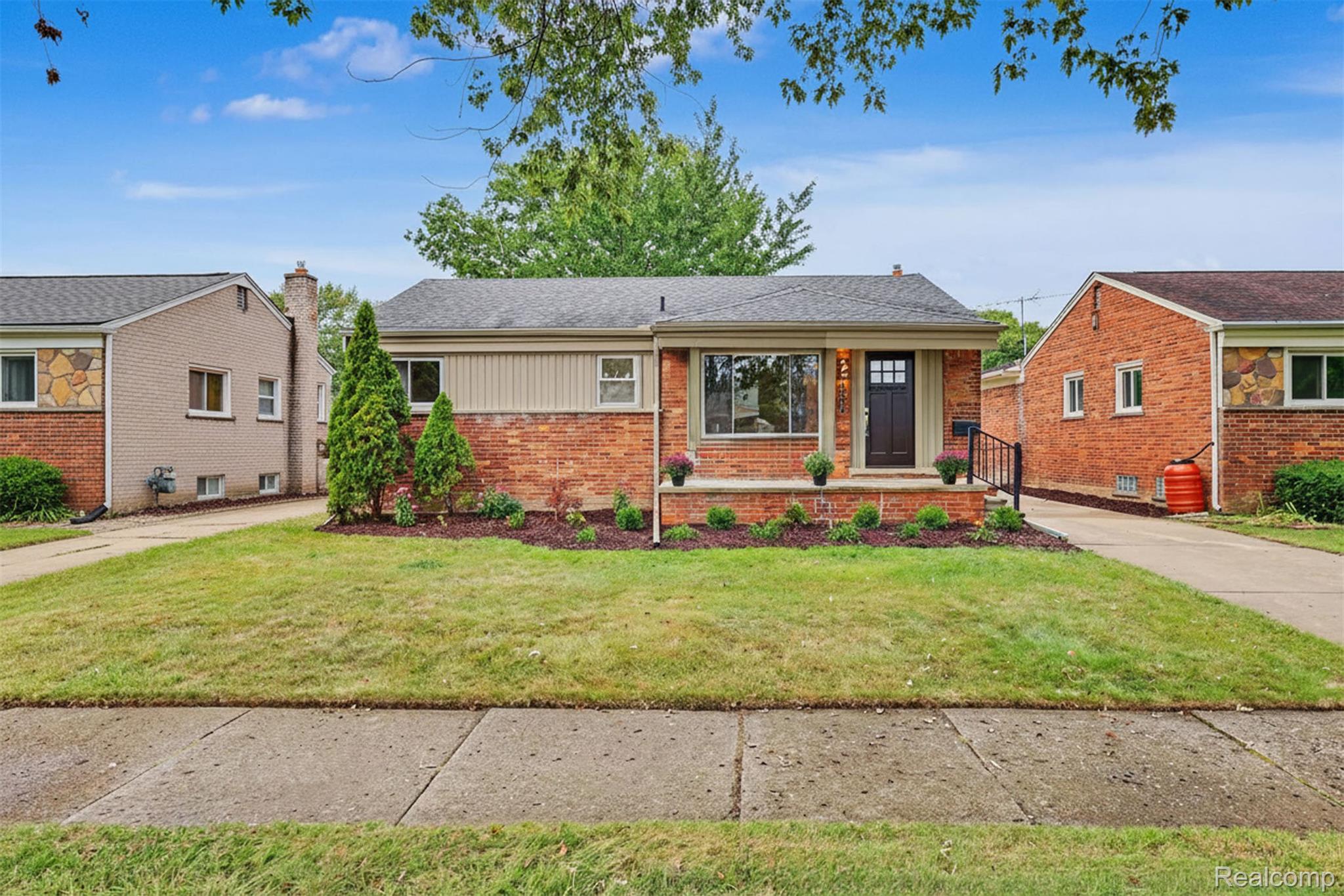 15464 Cameron Street Property Photo 1