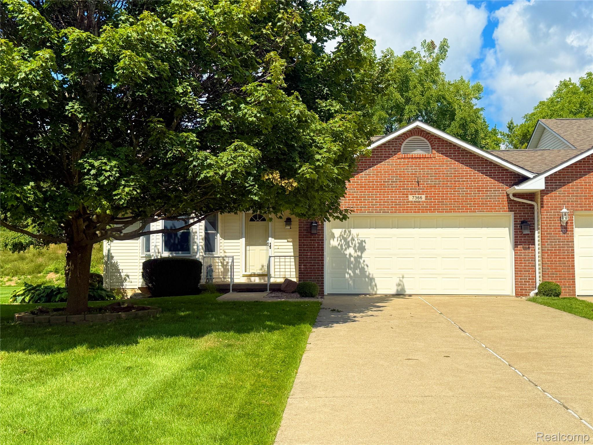 7366 Cross Creek Drive Property Photo 1