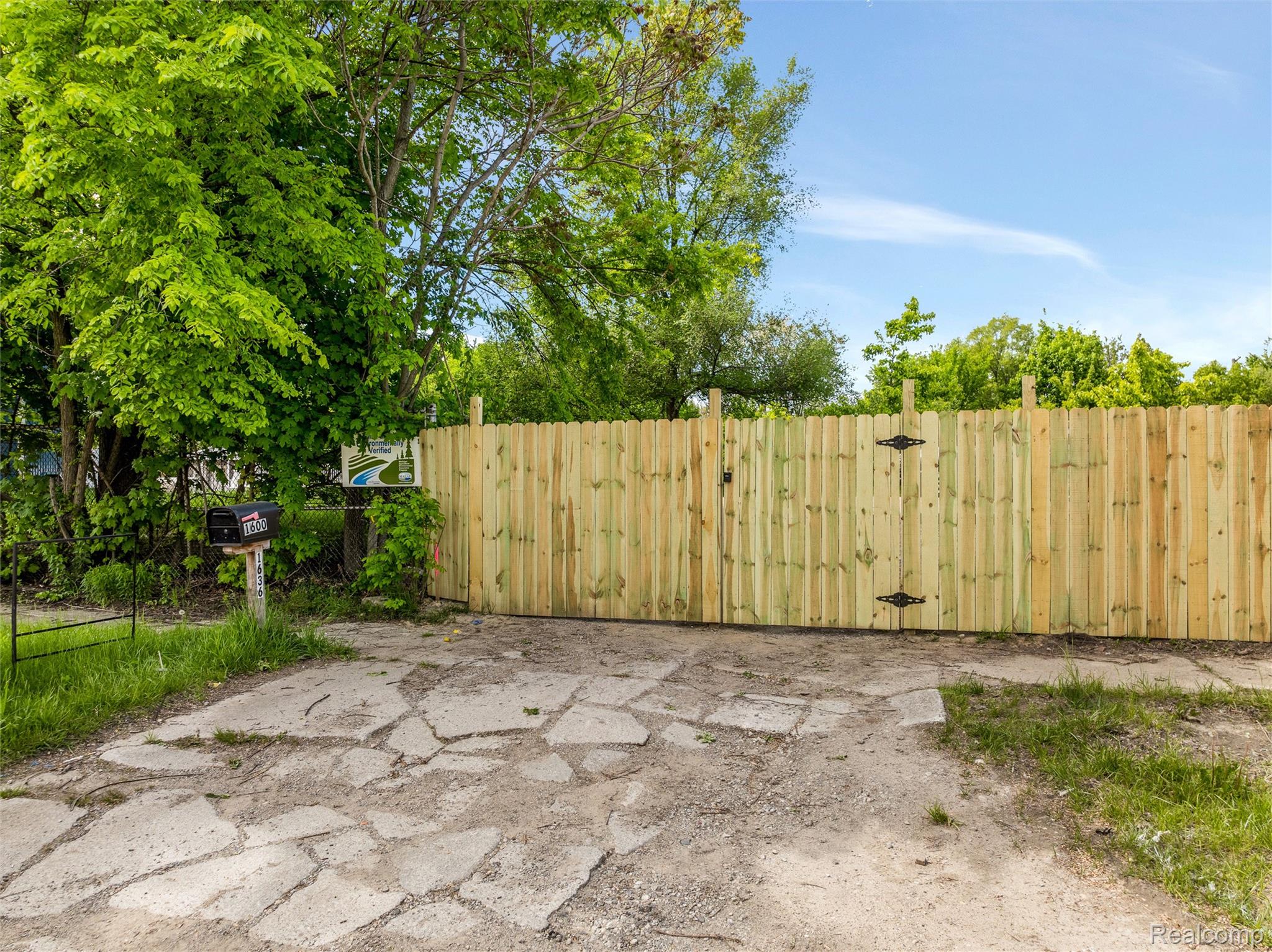 1636 Lawrence Street Property Photo 13