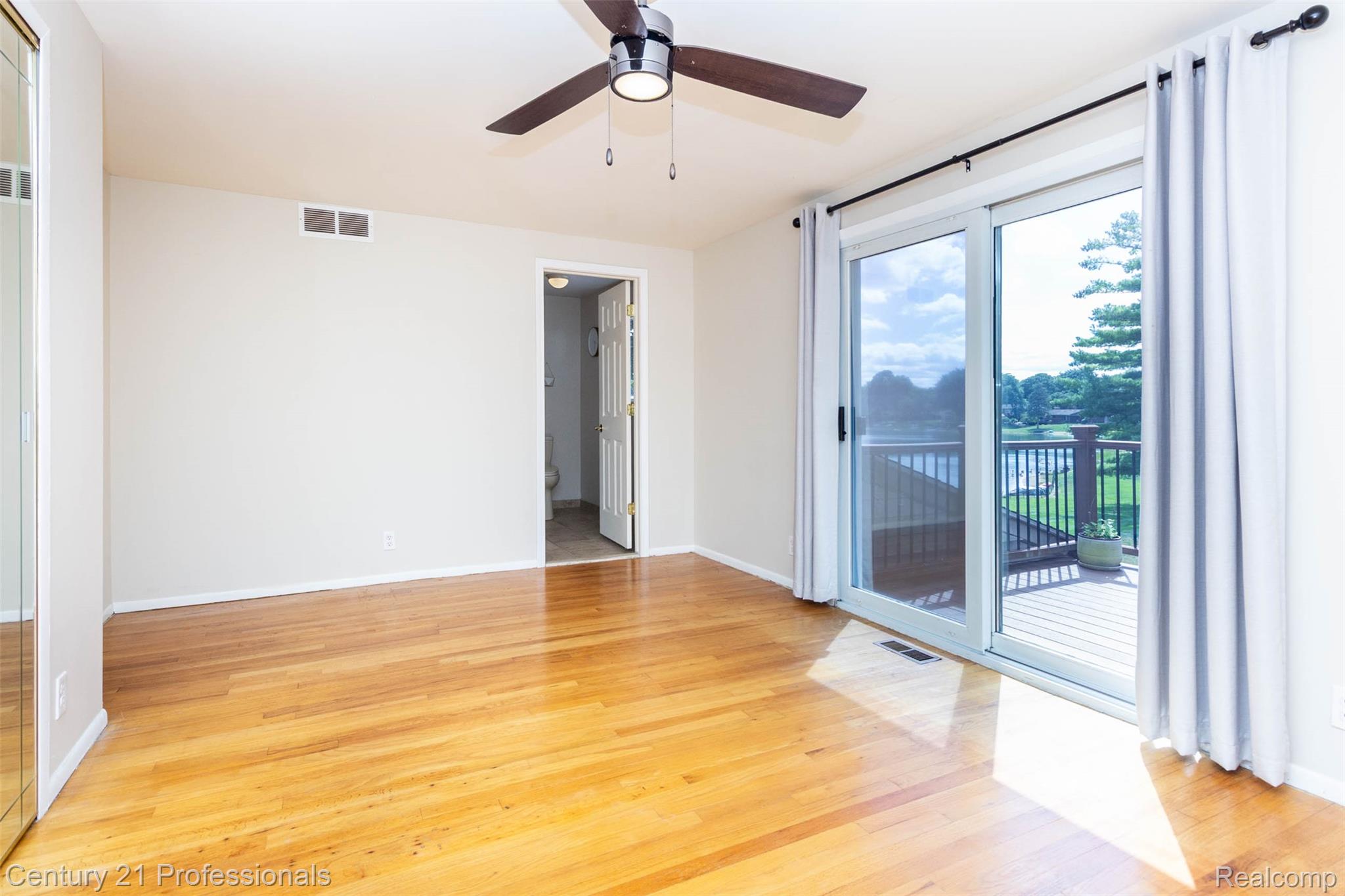6361 Emerald Lake Drive Property Photo 19