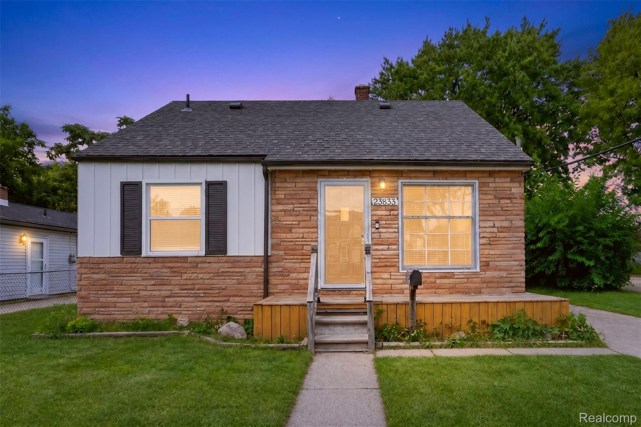 23833 Couzens Avenue Property Photo 1