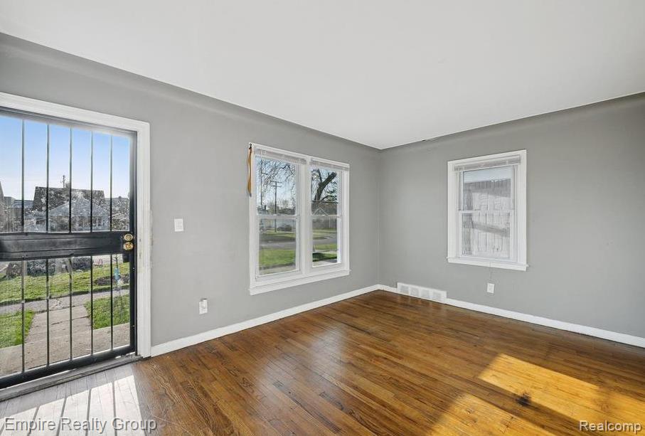 18417 Albion Street Property Photo 3