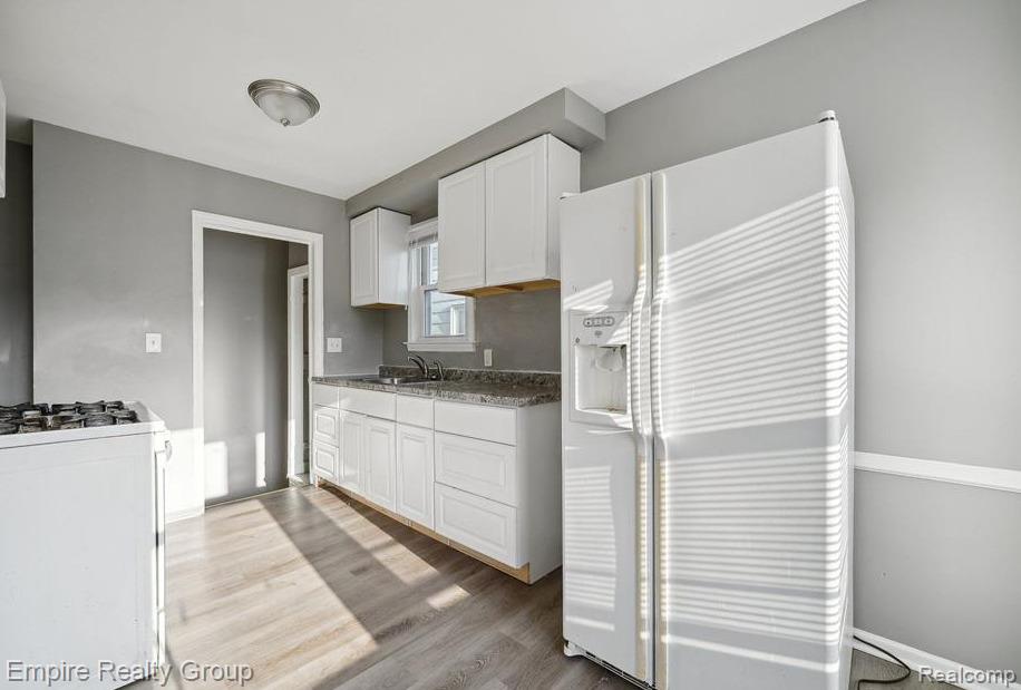 18417 Albion Street Property Photo 4