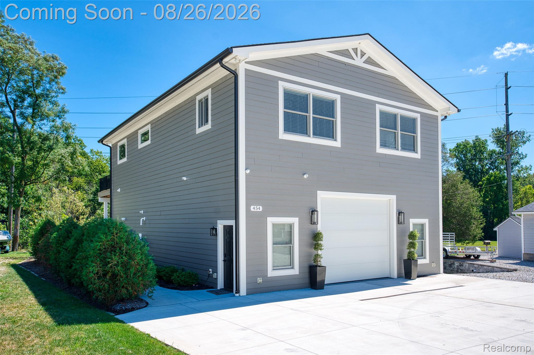454 E Shore Drive Property Photo 1