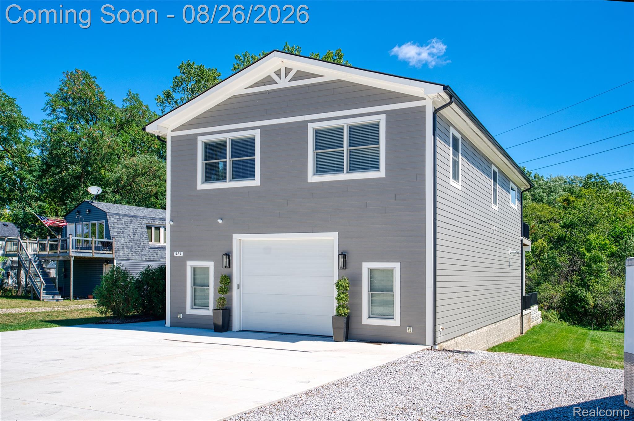 454 E Shore Drive Property Photo 2