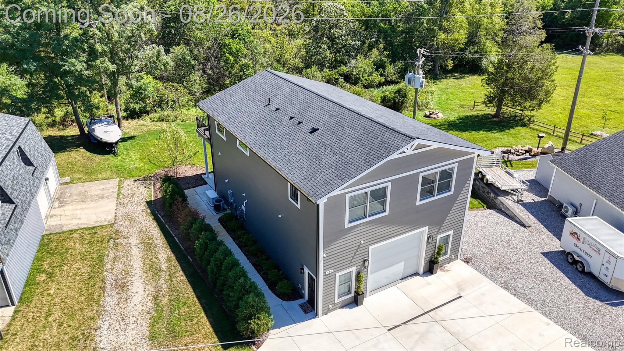 454 E Shore Drive Property Photo 3