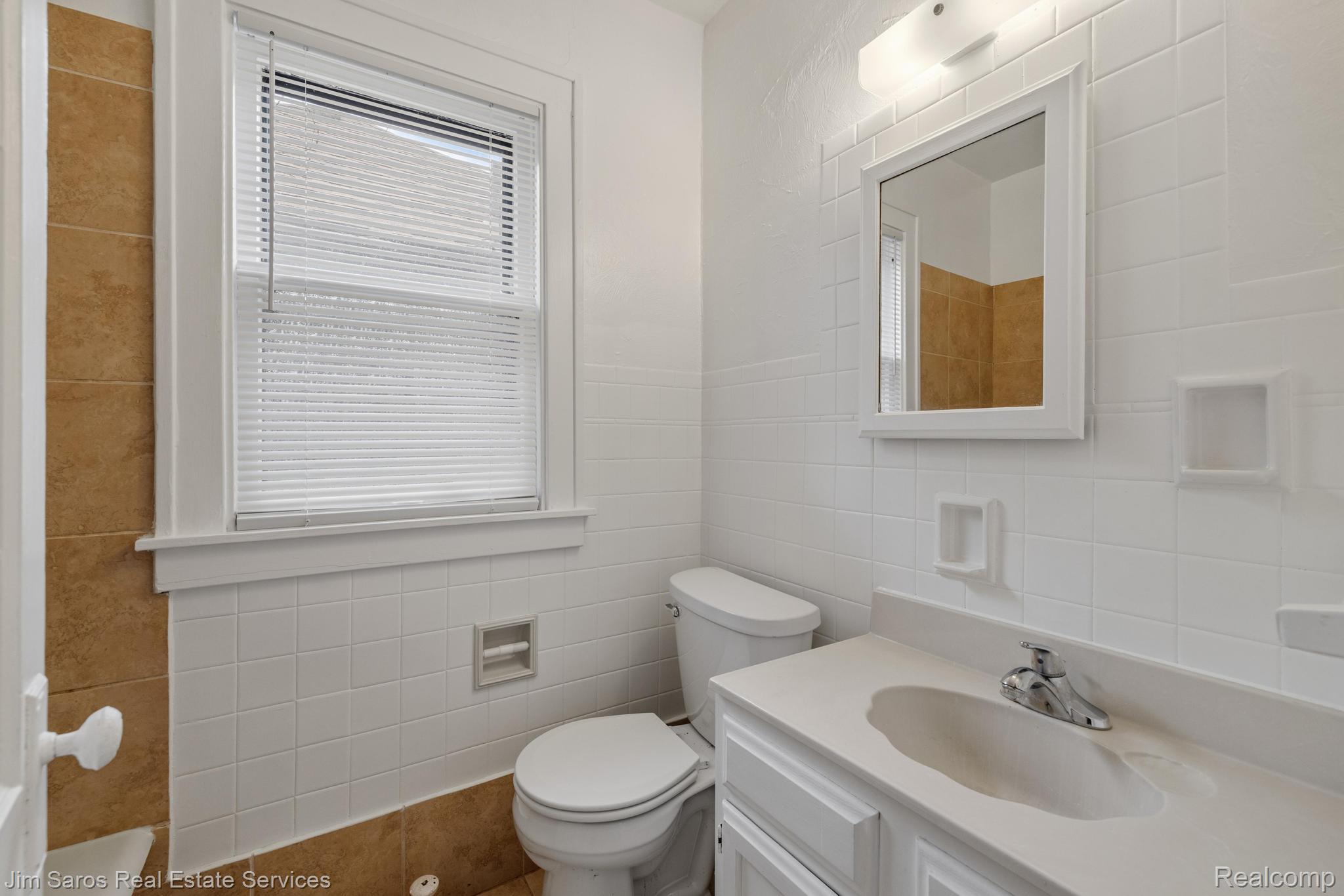 15111 E Vernor Highway Property Photo 4