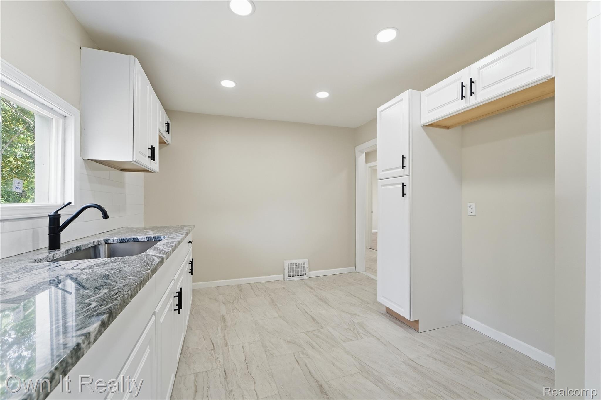 9207 Stout Street Property Photo 16