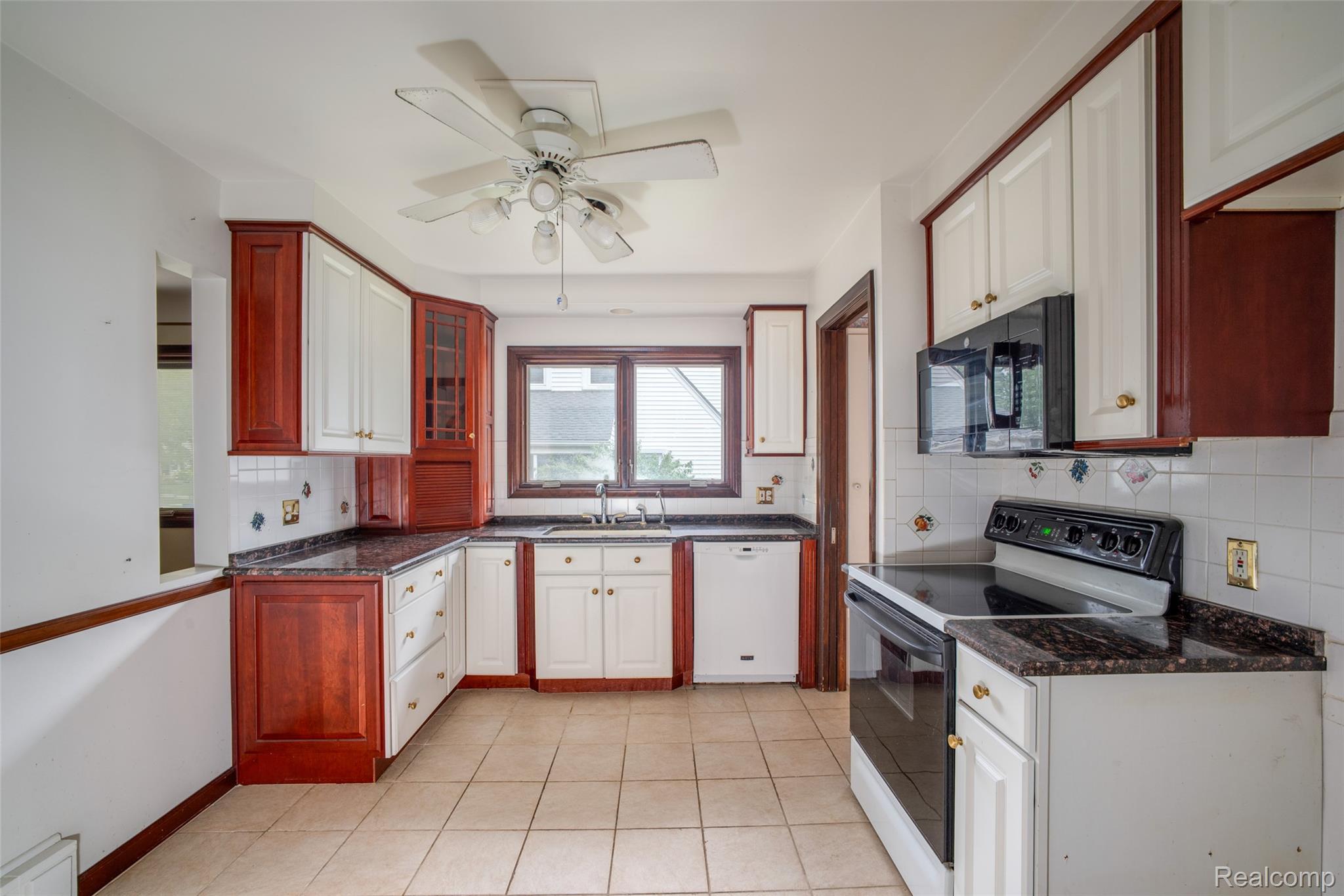 751 Auburn Street Property Photo 8