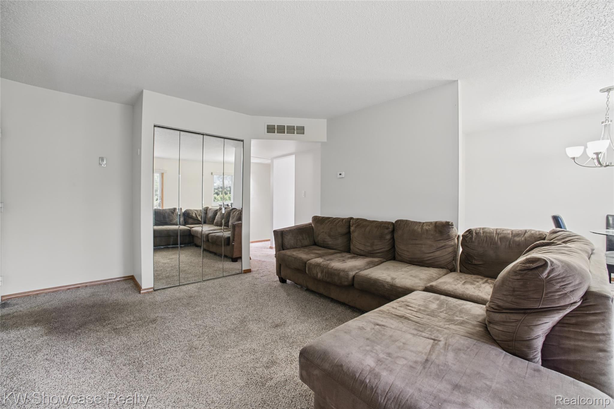 5283 Highland Road 206 Property Photo 16
