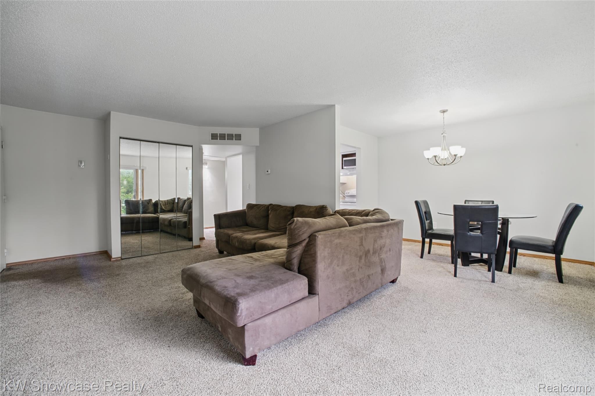 5283 Highland Road 206 Property Photo 17