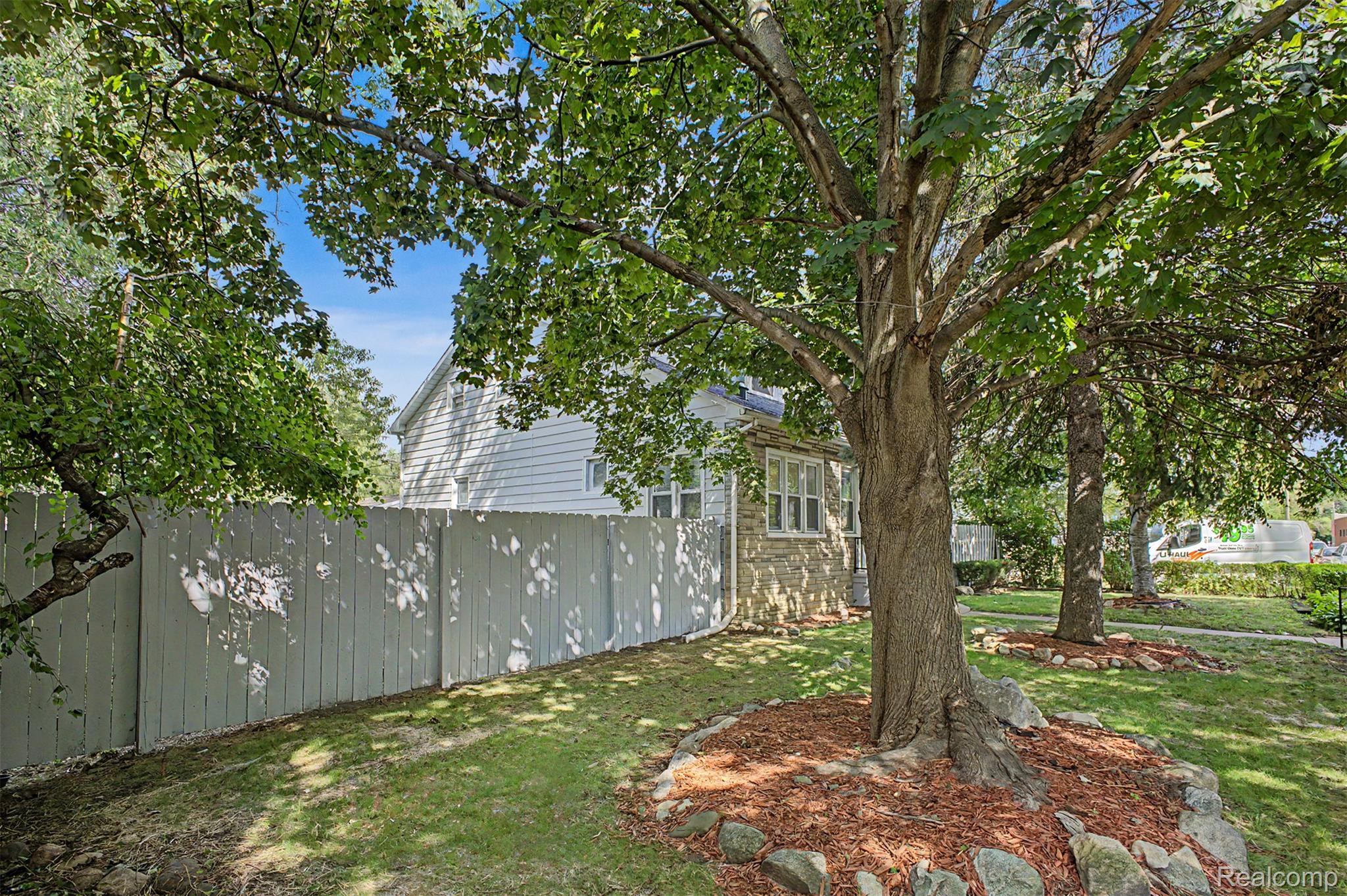 40 W Benson Street Property Photo 2