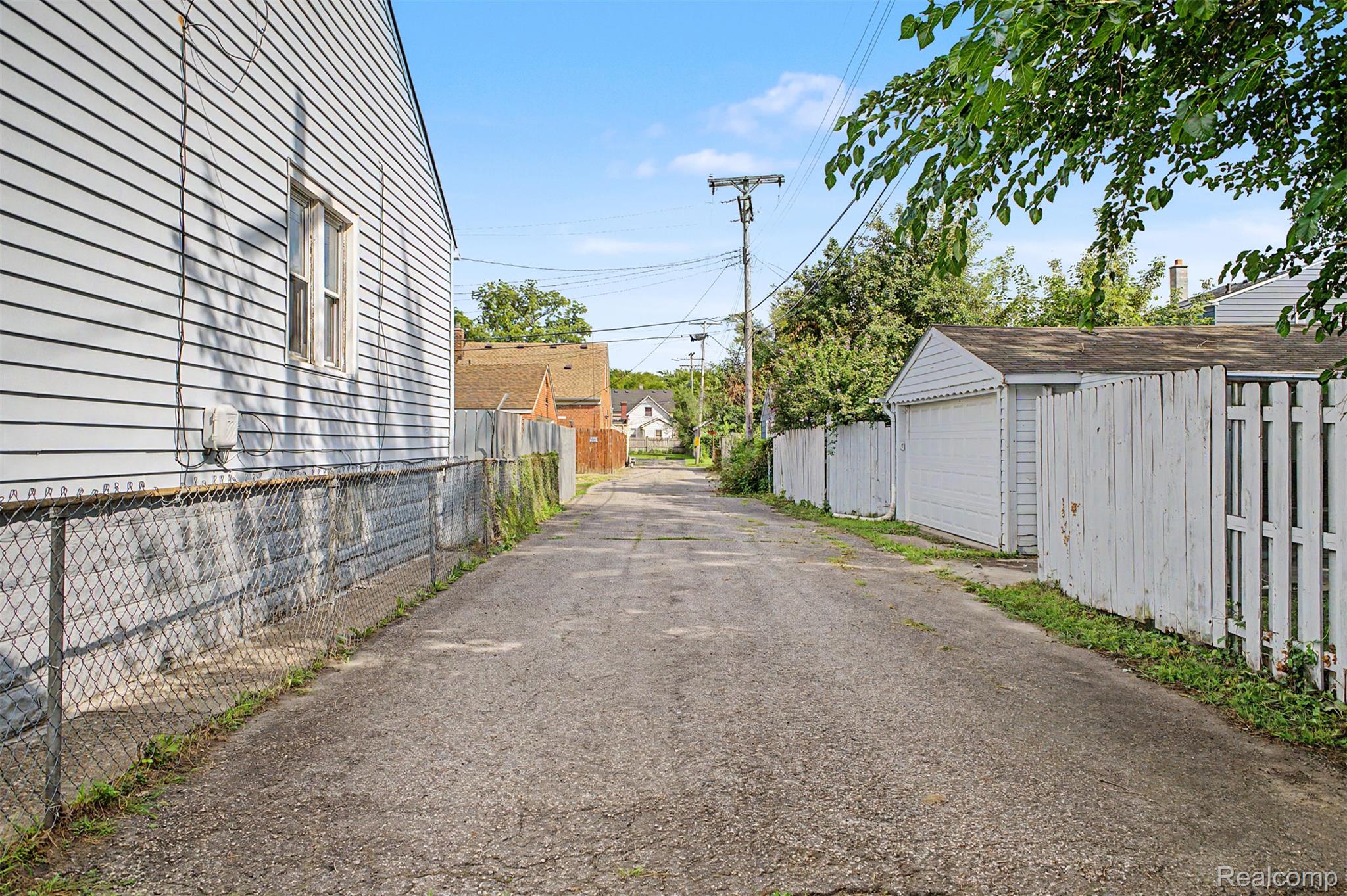 40 W Benson Street Property Photo 3