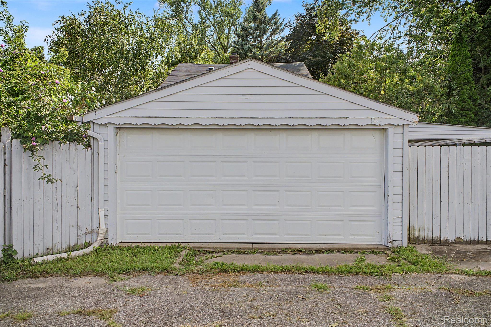 40 W Benson Street Property Photo 4