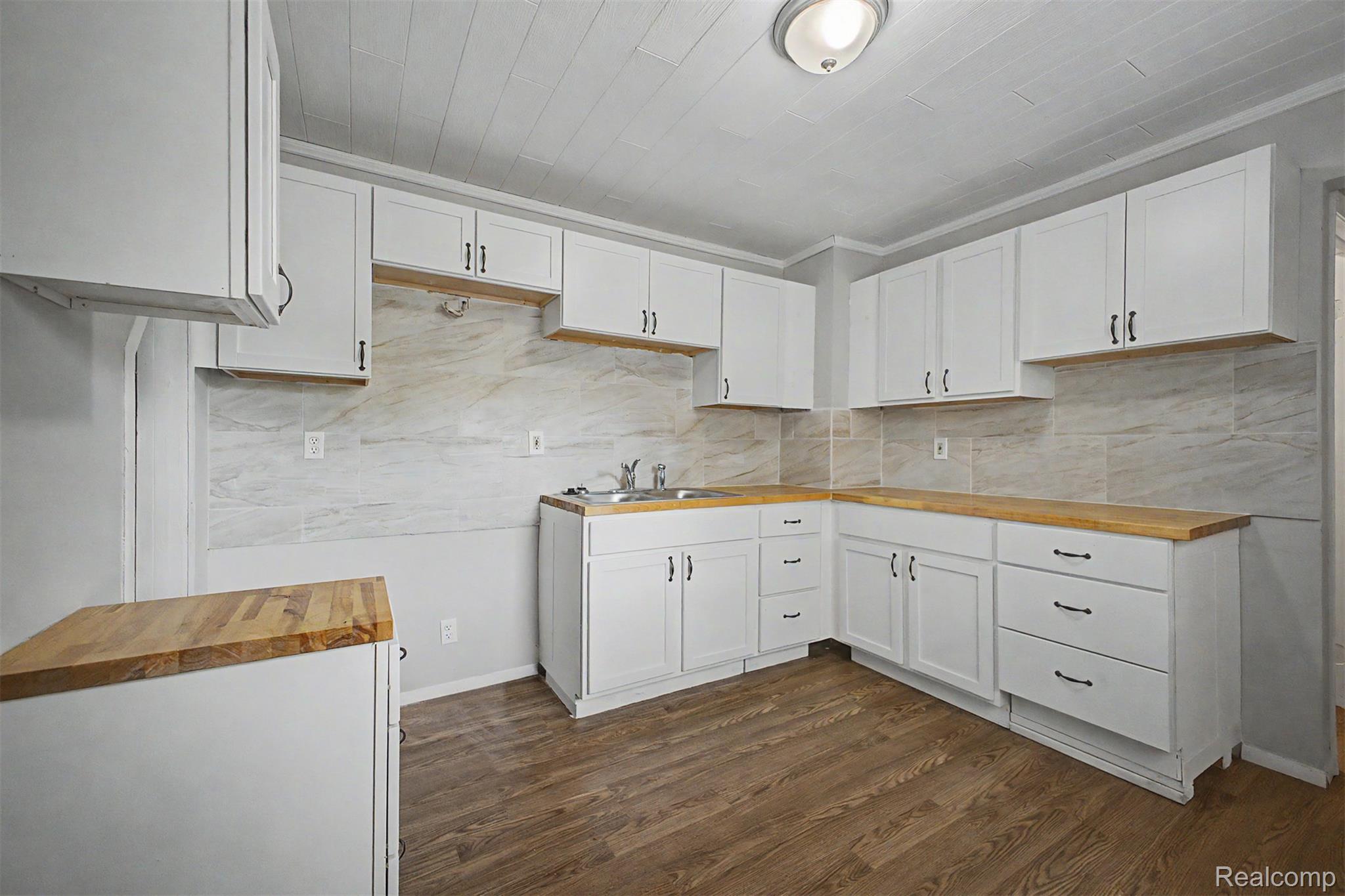 40 W Benson Street Property Photo 13