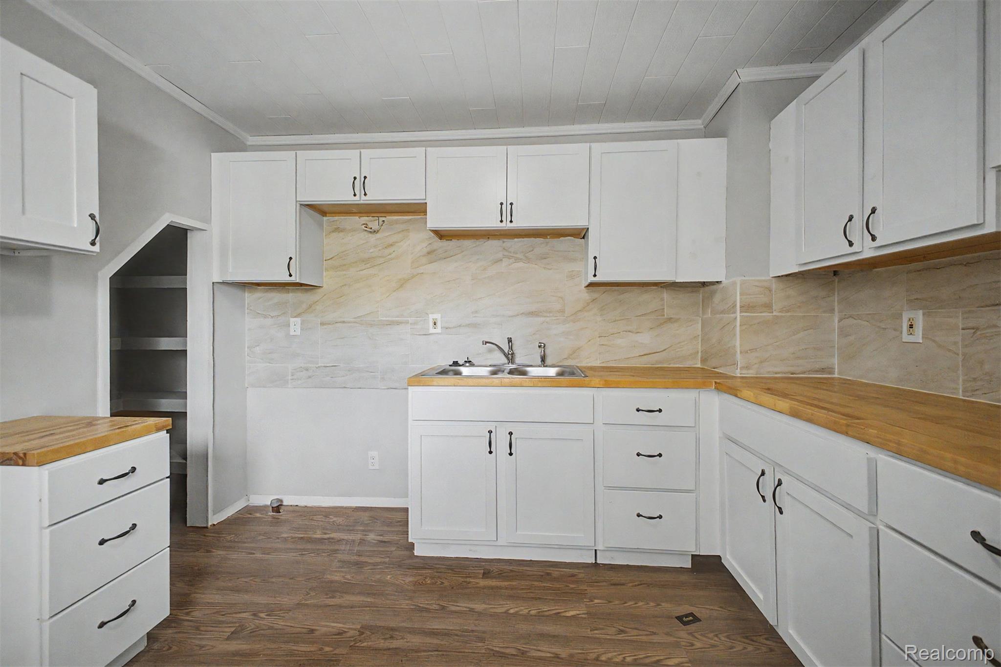 40 W Benson Street Property Photo 14