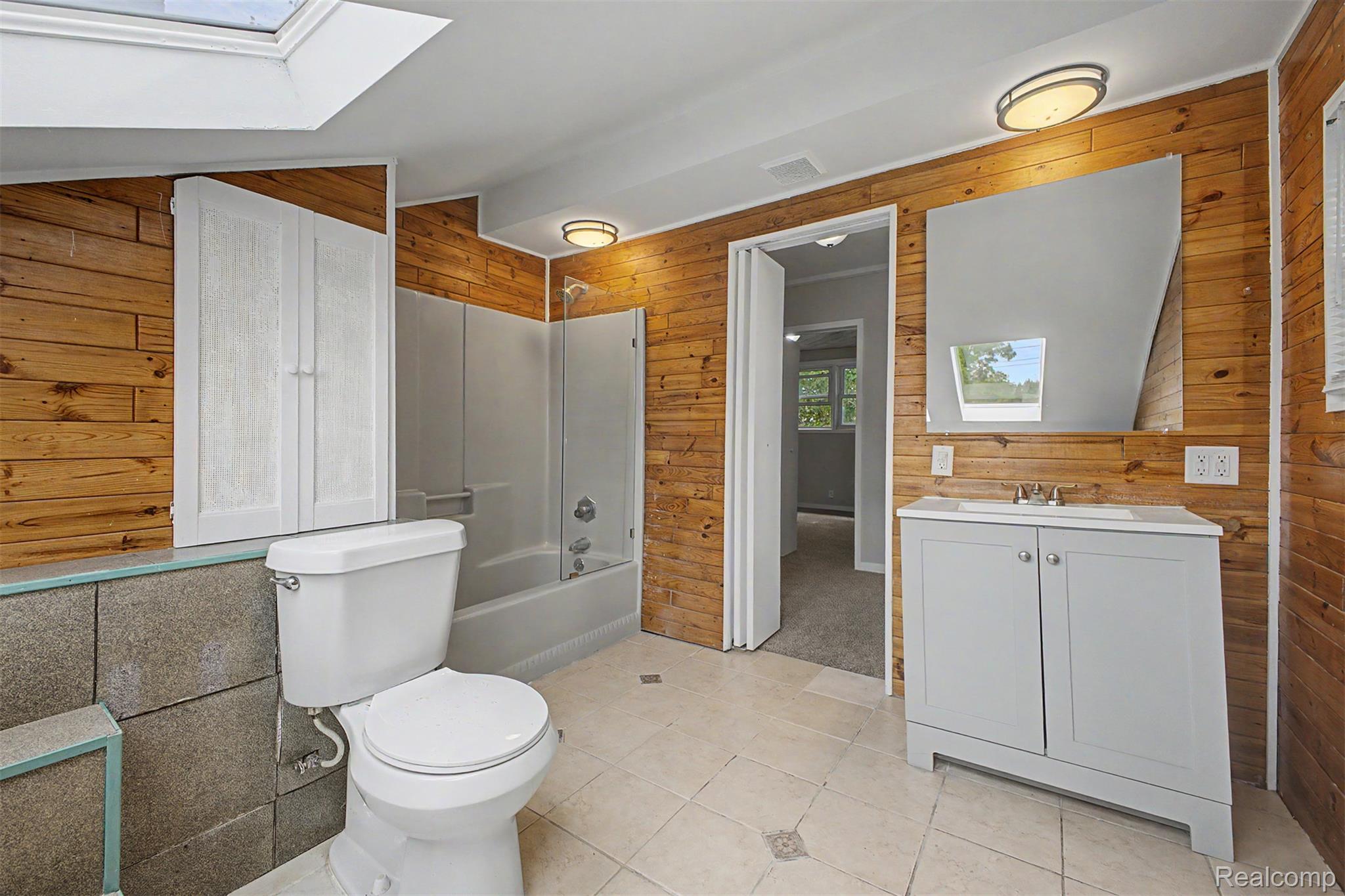 40 W Benson Street Property Photo 19