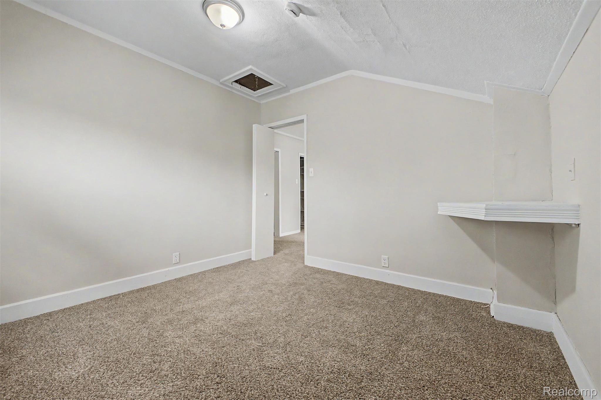 40 W Benson Street Property Photo 23