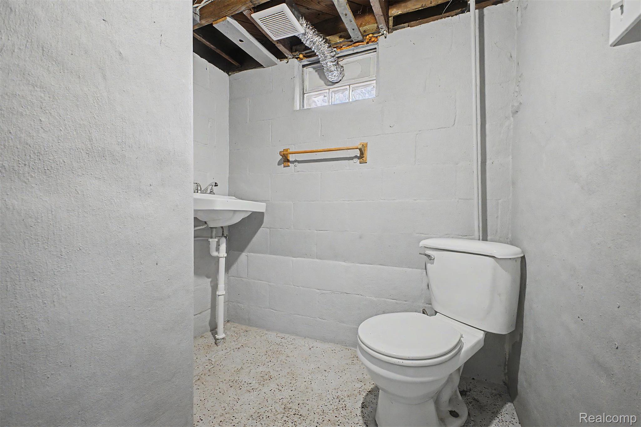 40 W Benson Street Property Photo 26