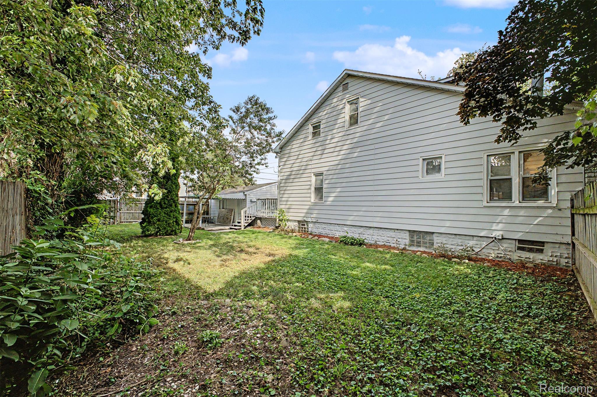 40 W Benson Street Property Photo 32