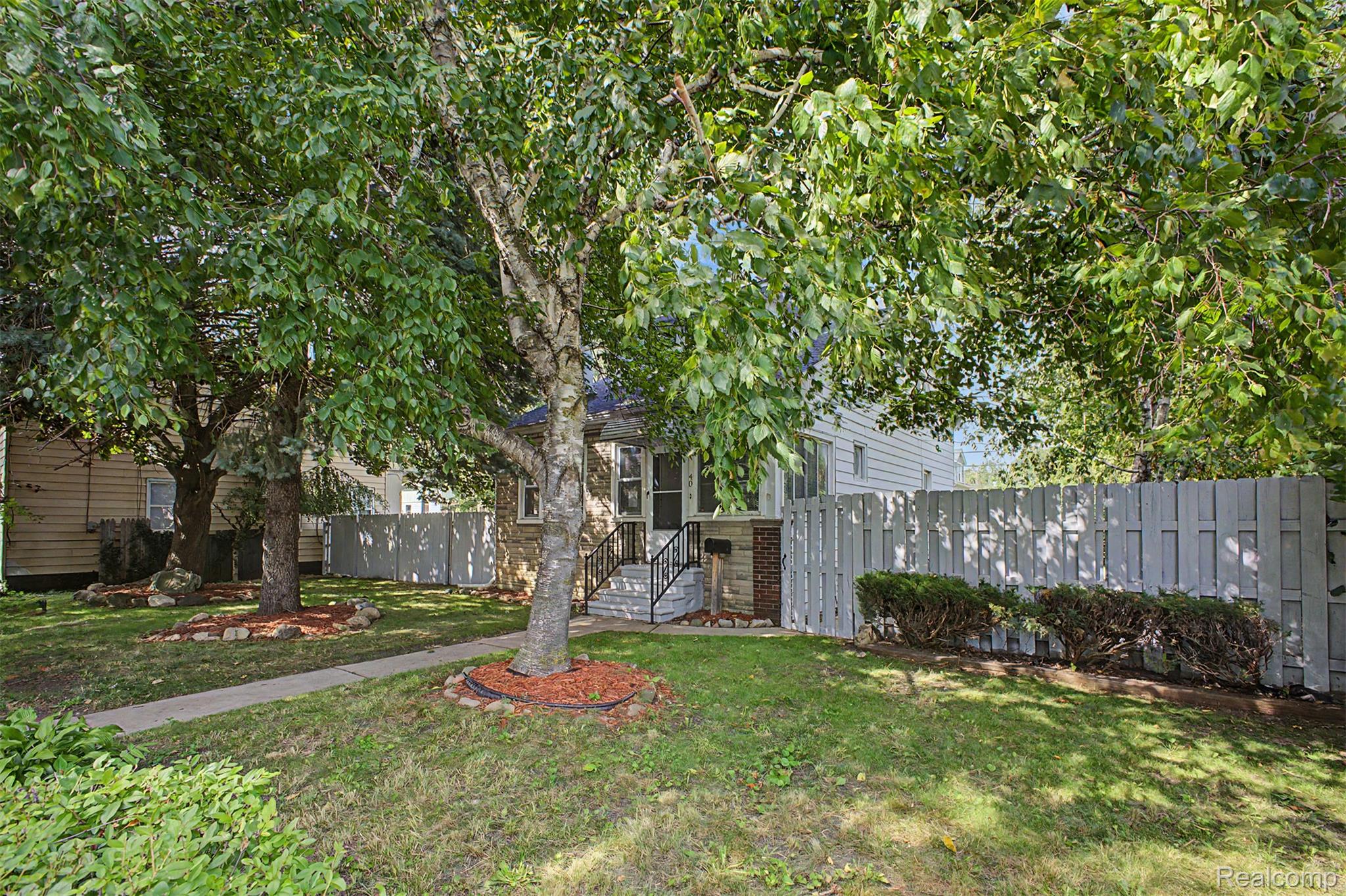 40 W Benson Street Property Photo 36
