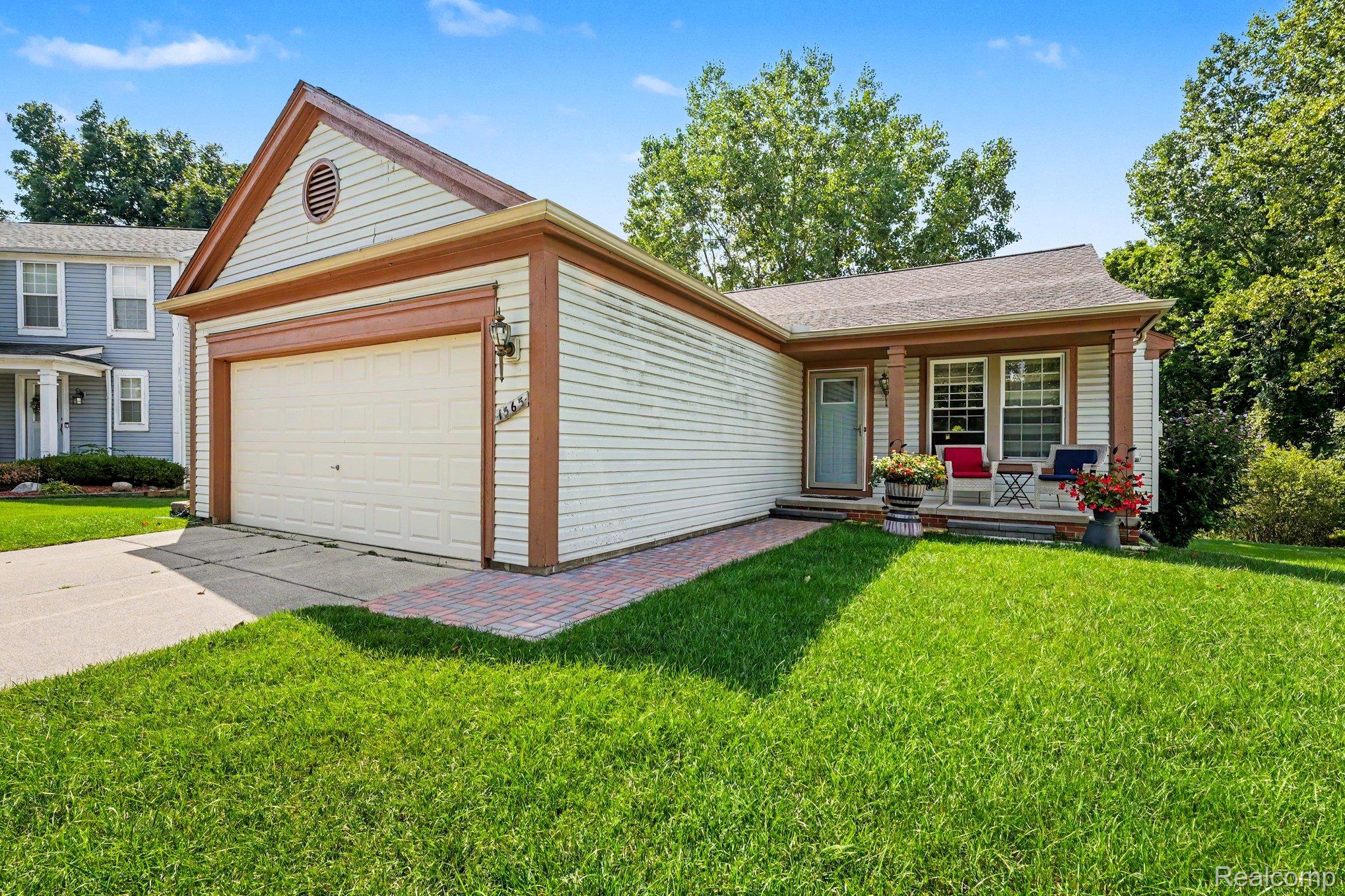 1565 Marshbank Court Property Photo 1
