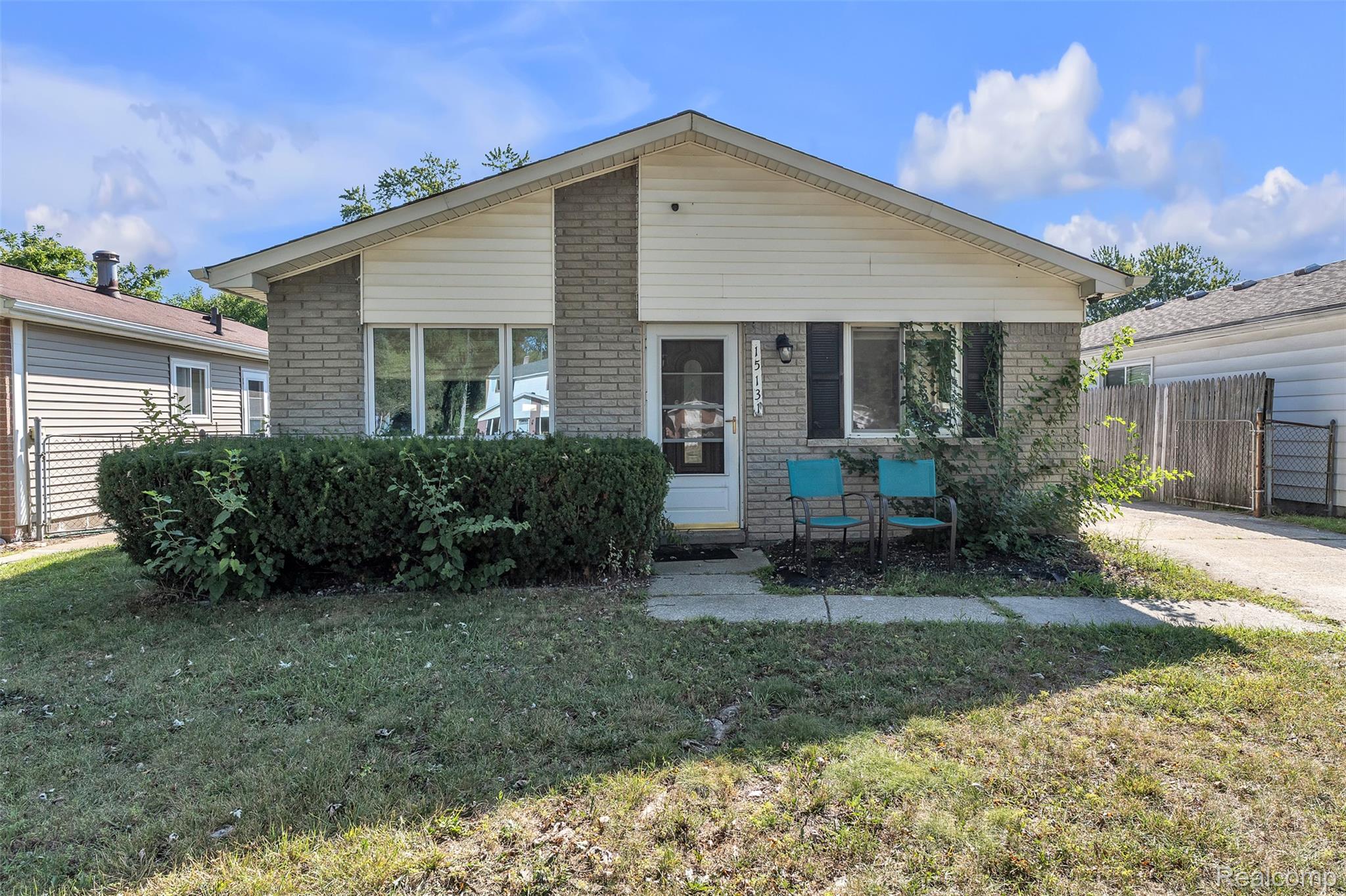 15131 Beech Daly Road Property Photo 1