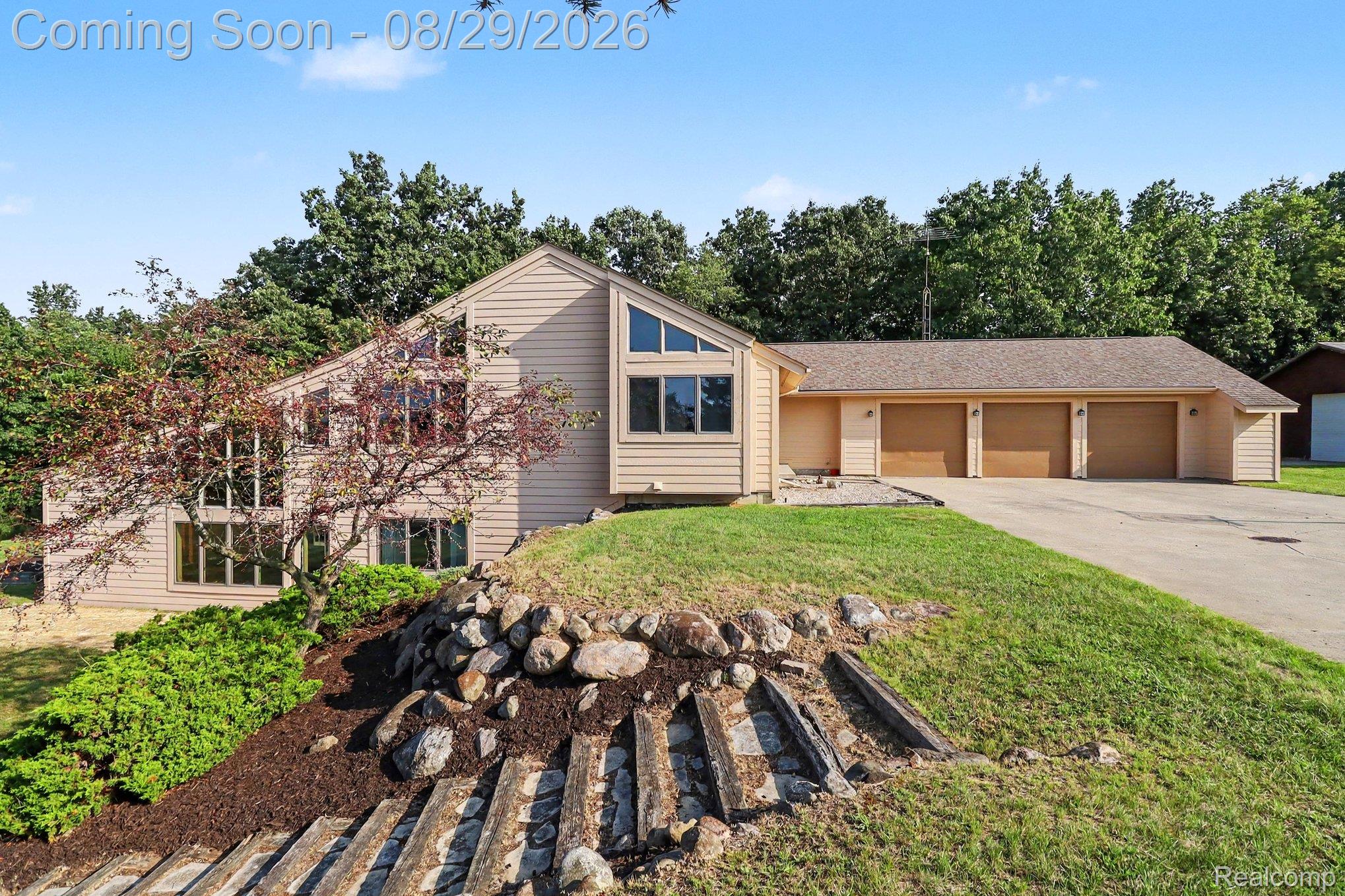 10250 Eagle Road Property Photo 1