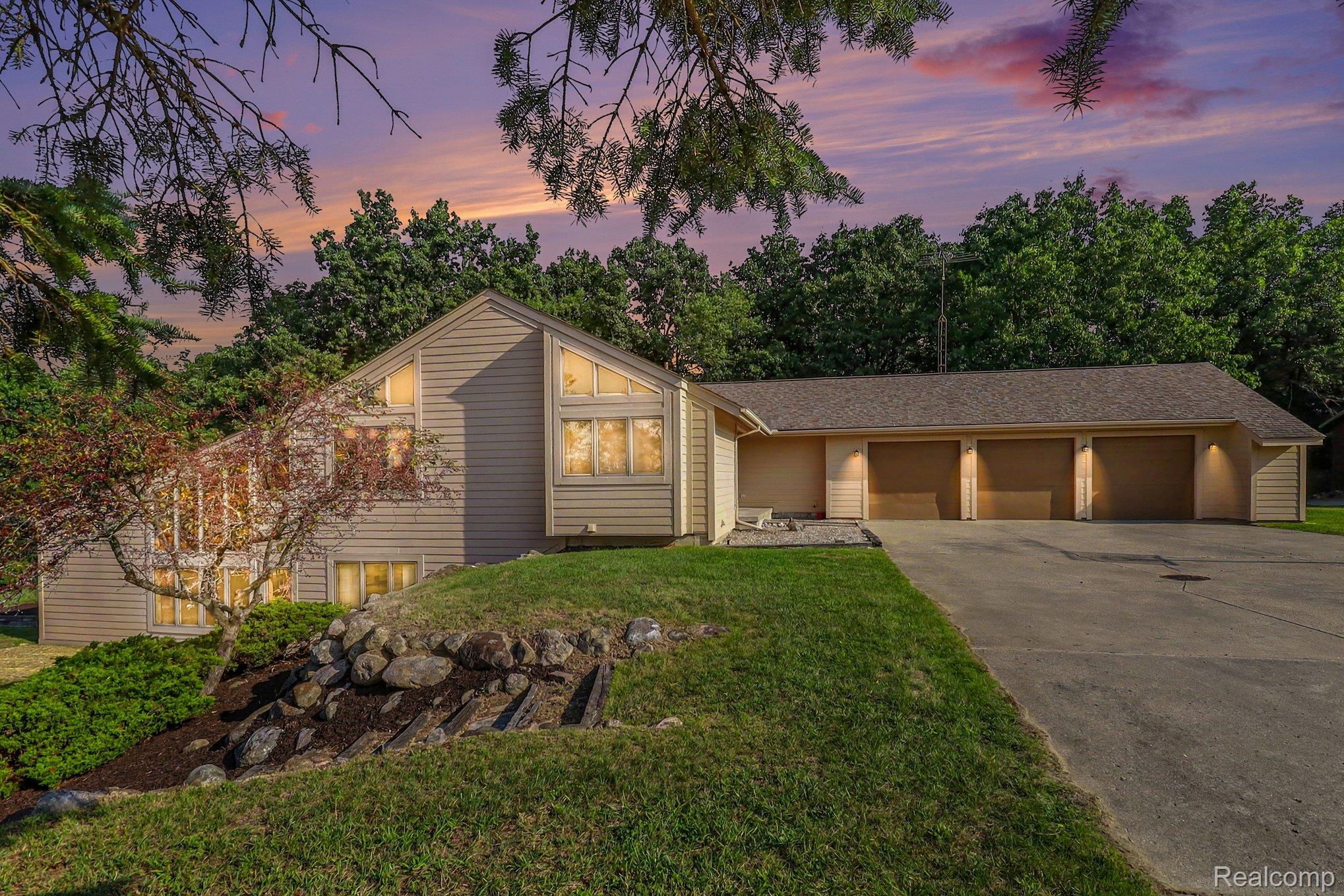 10250 Eagle Road Property Photo 1