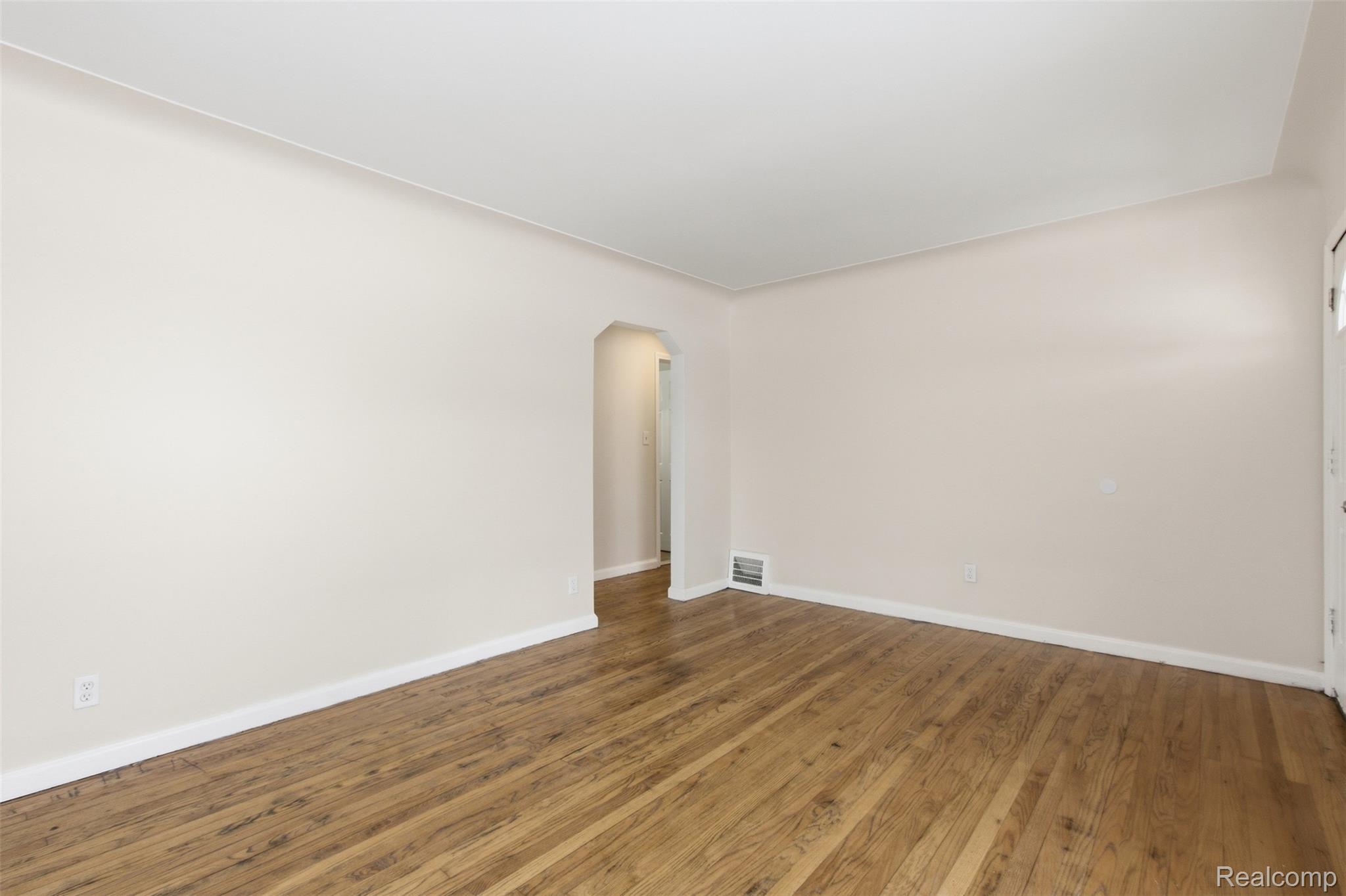 19327 Sunset Street Property Photo 5