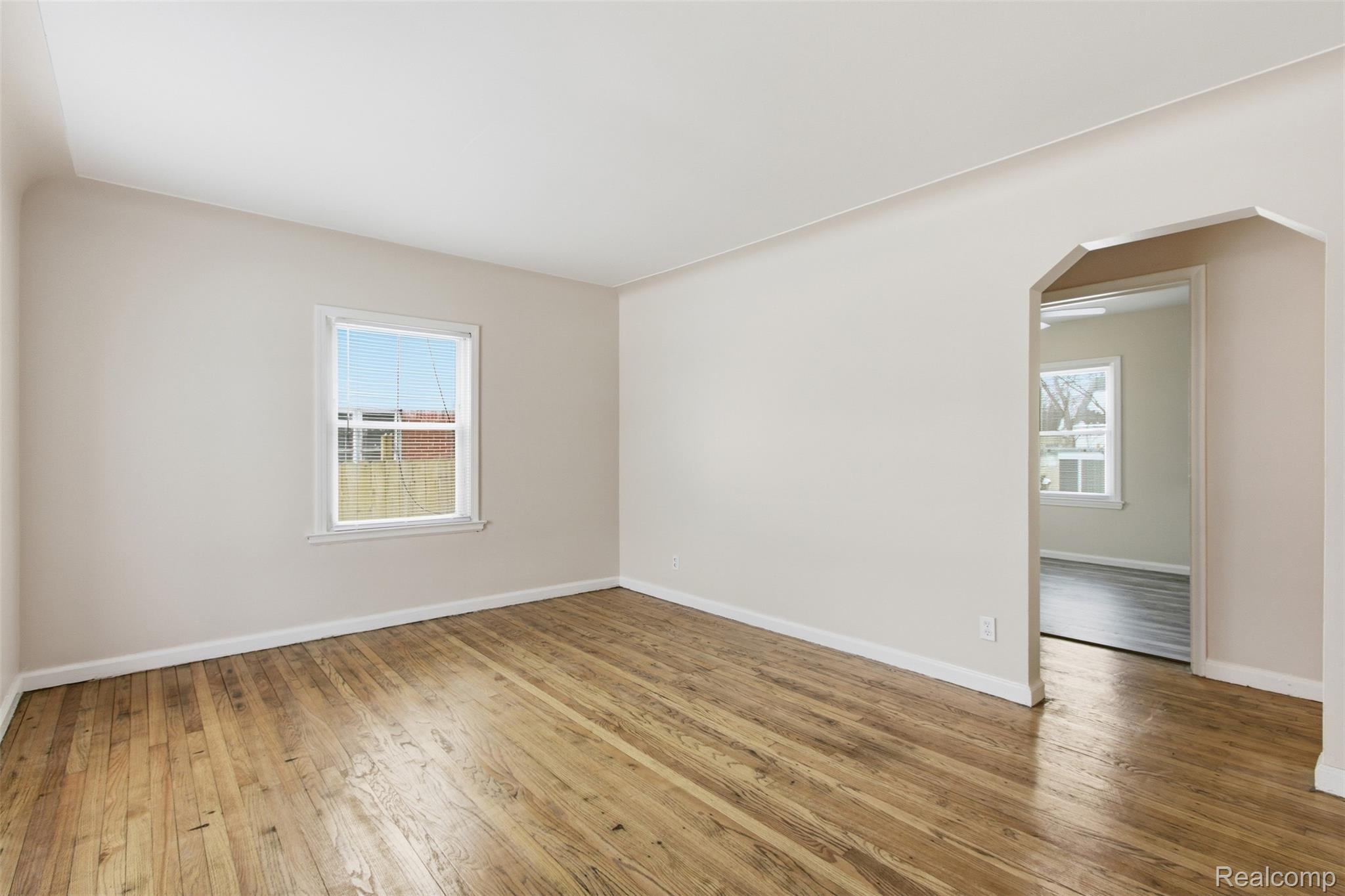 19327 Sunset Street Property Photo 6