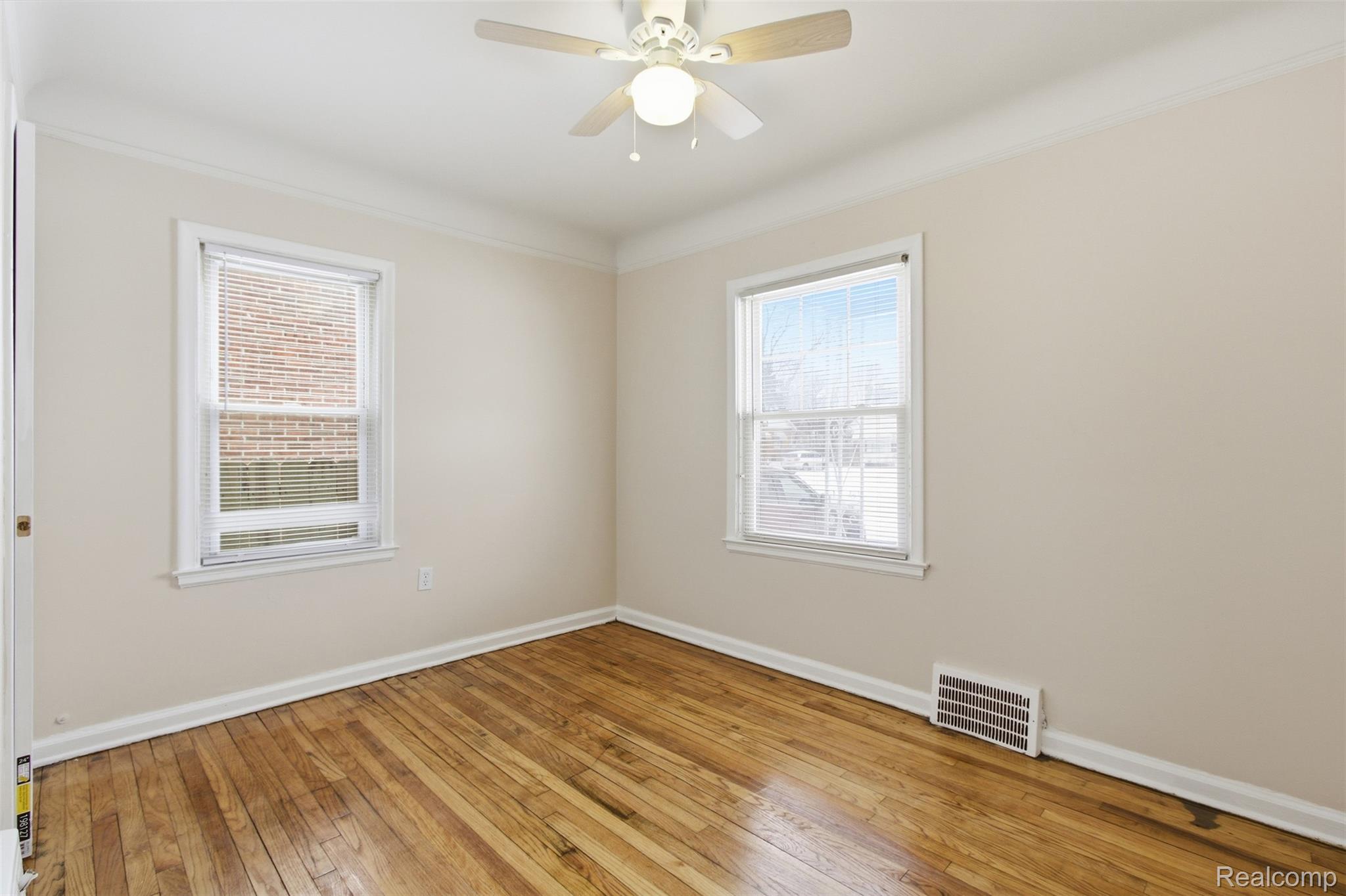 19327 Sunset Street Property Photo 10