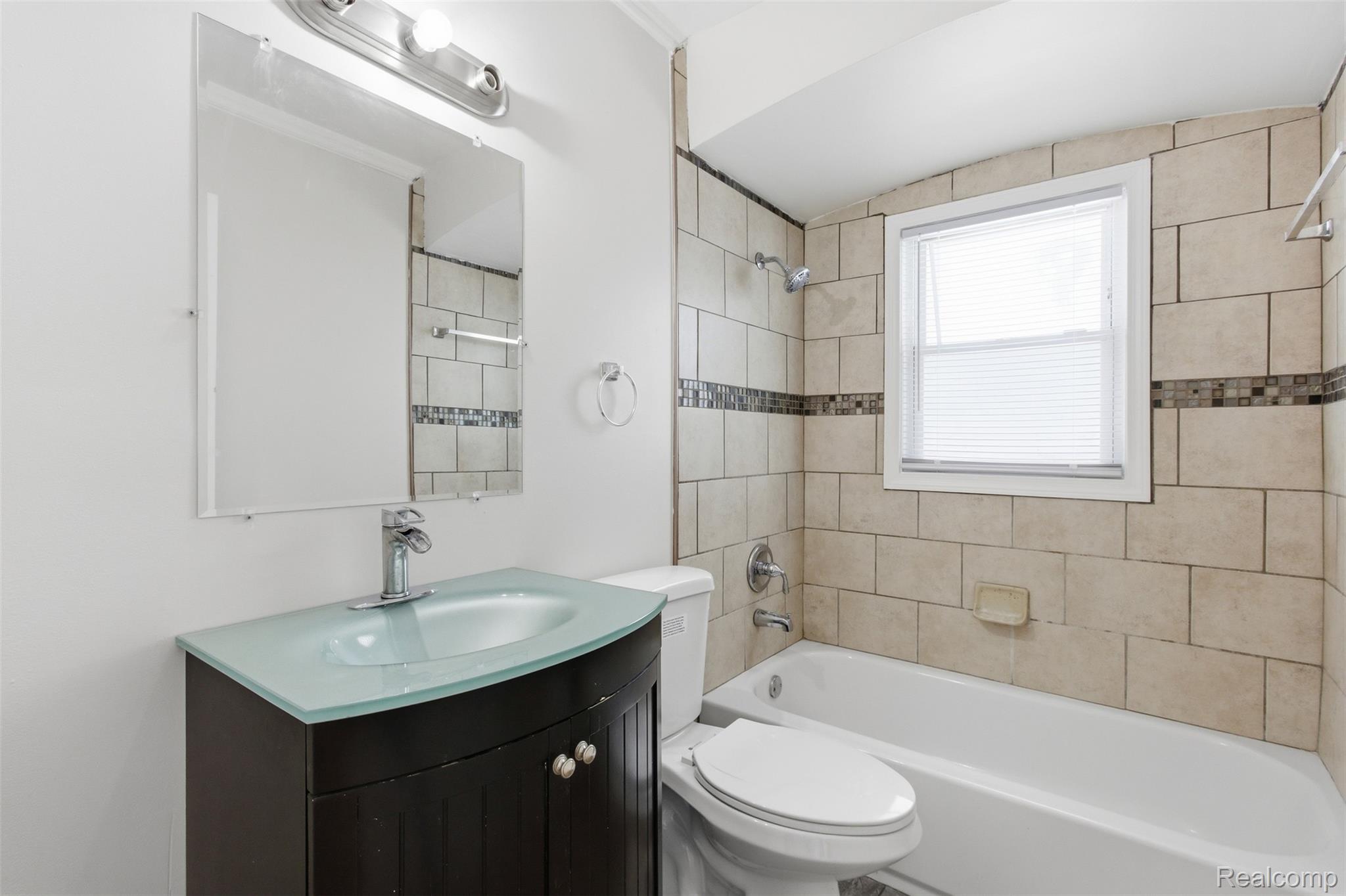 19327 Sunset Street Property Photo 11