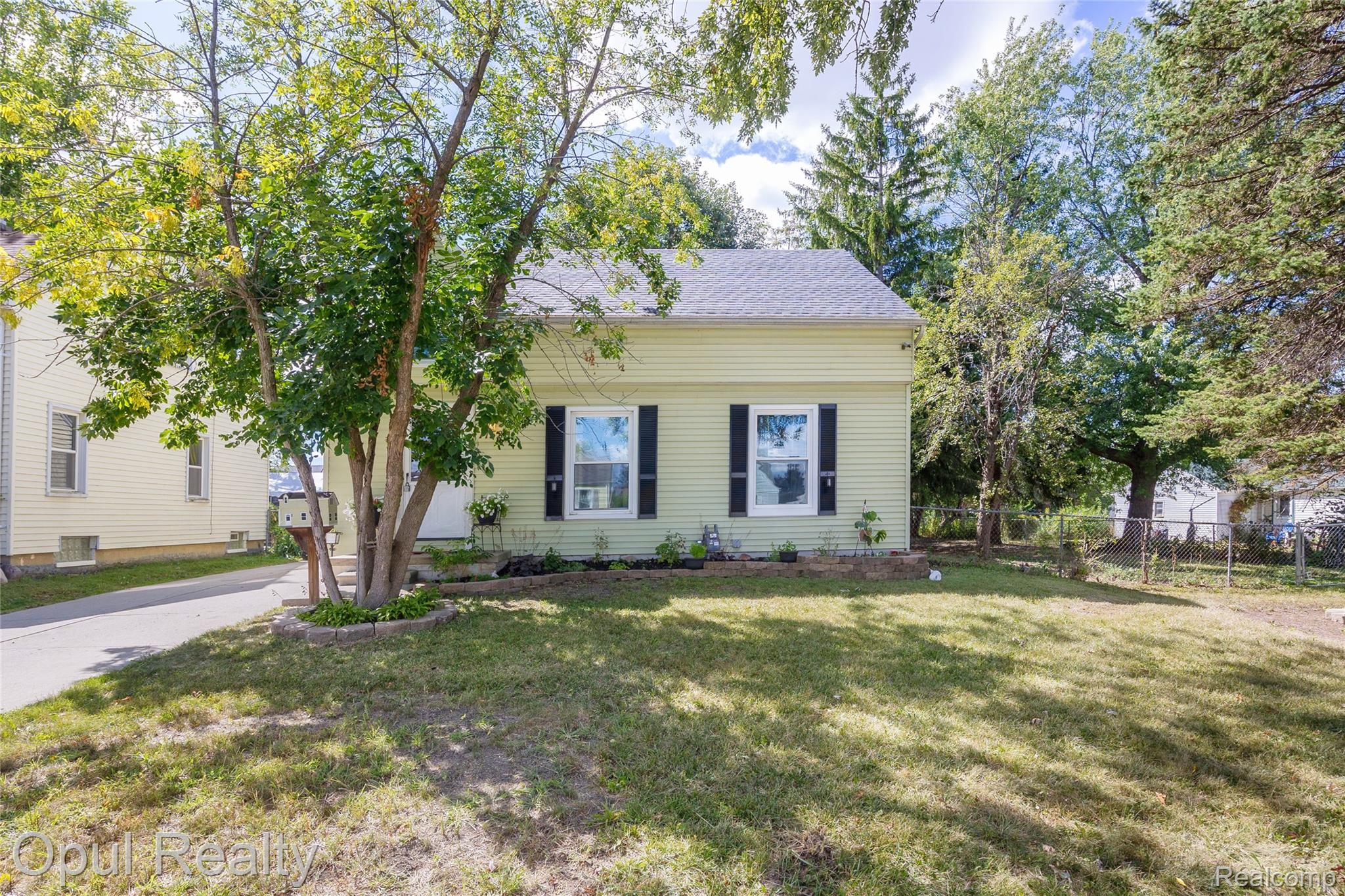 17520 Matthews Street Property Photo 1