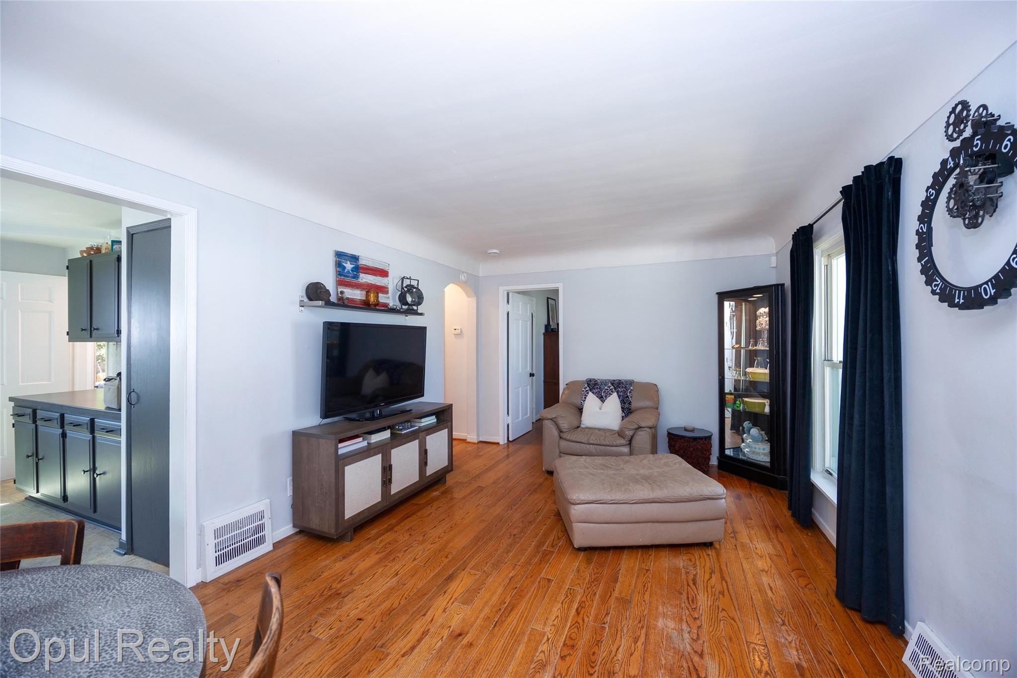 17520 Matthews Street Property Photo 6