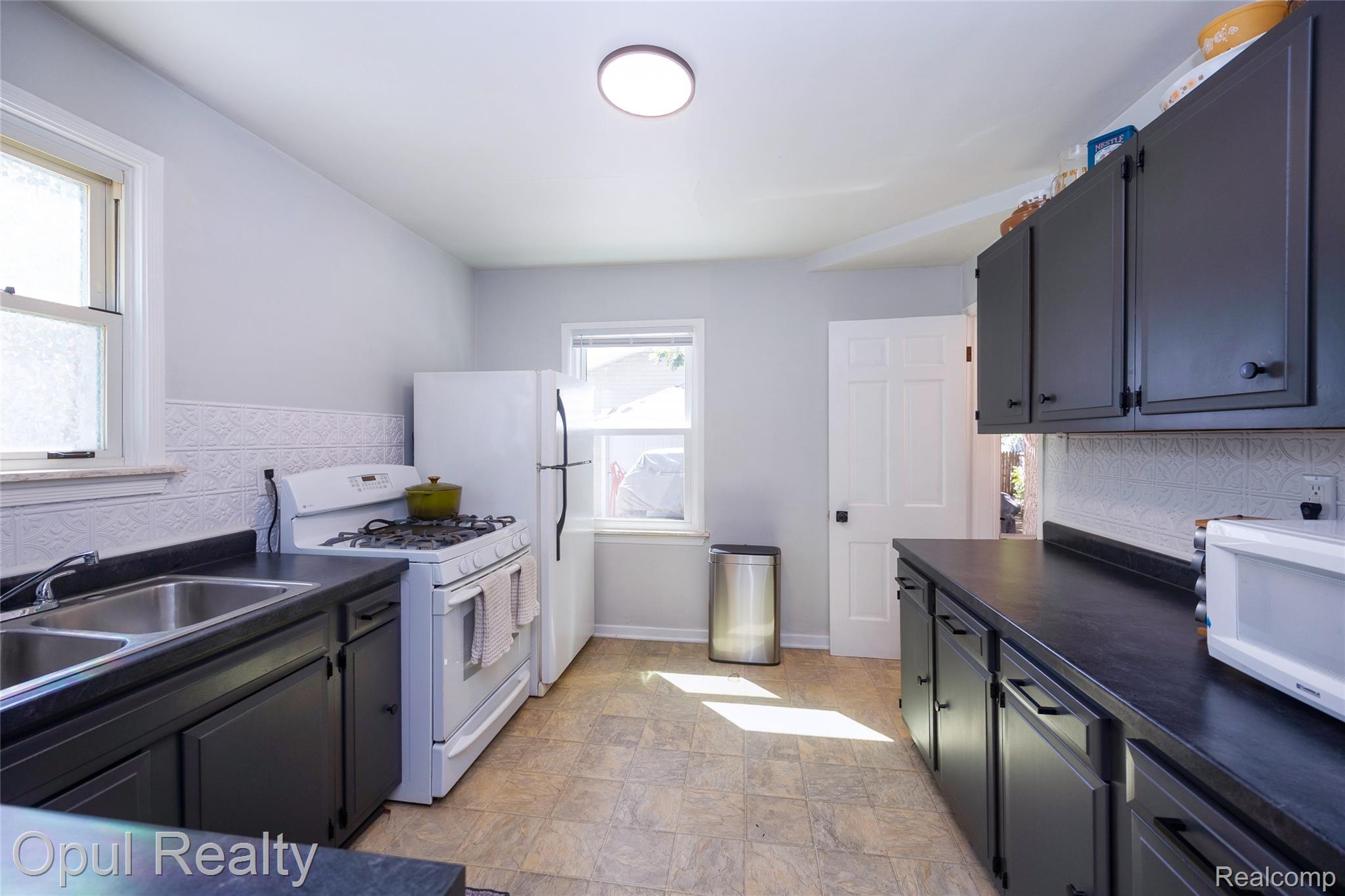17520 Matthews Street Property Photo 10